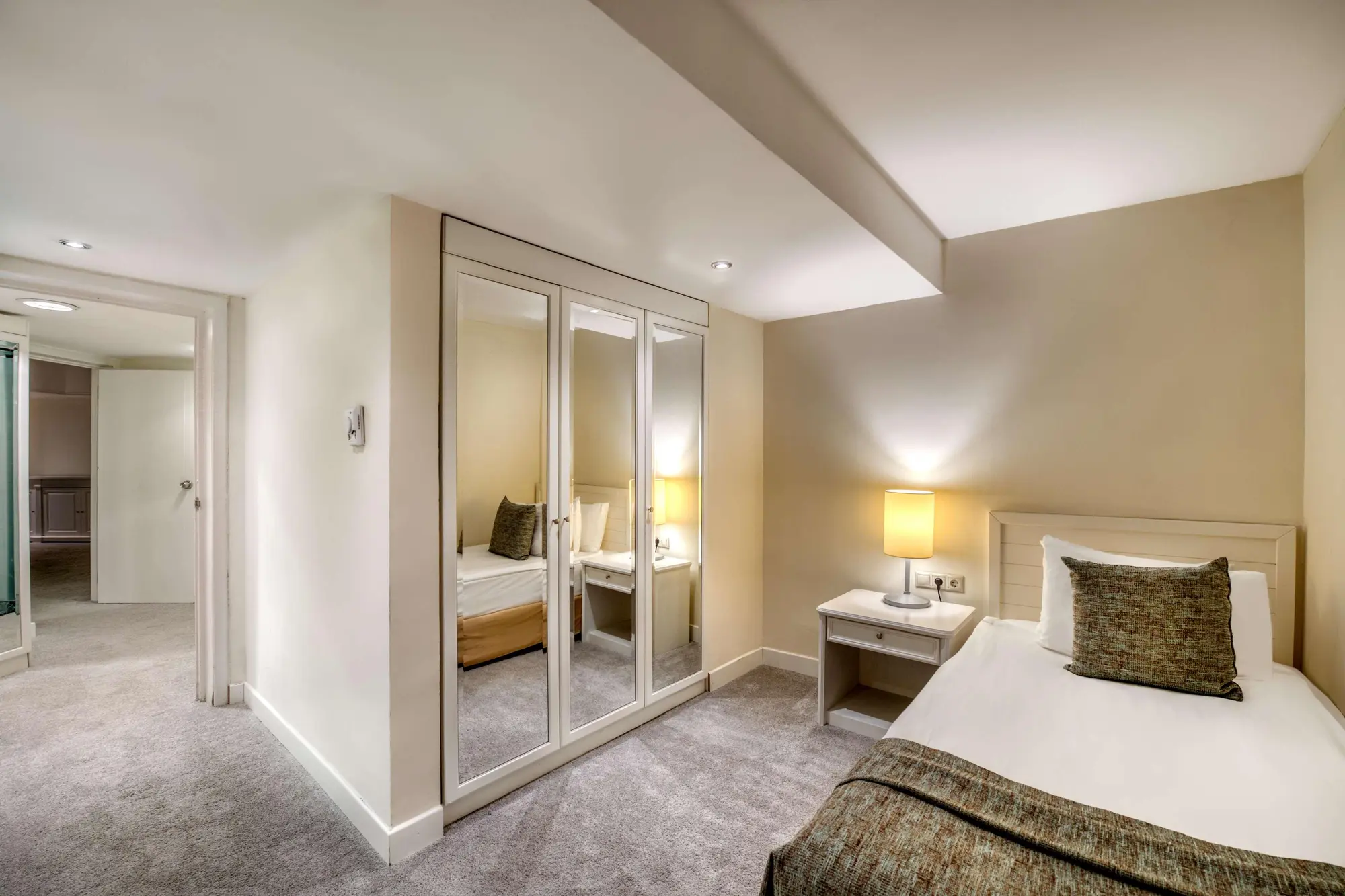 Seven Seas Hotel Blue, Room