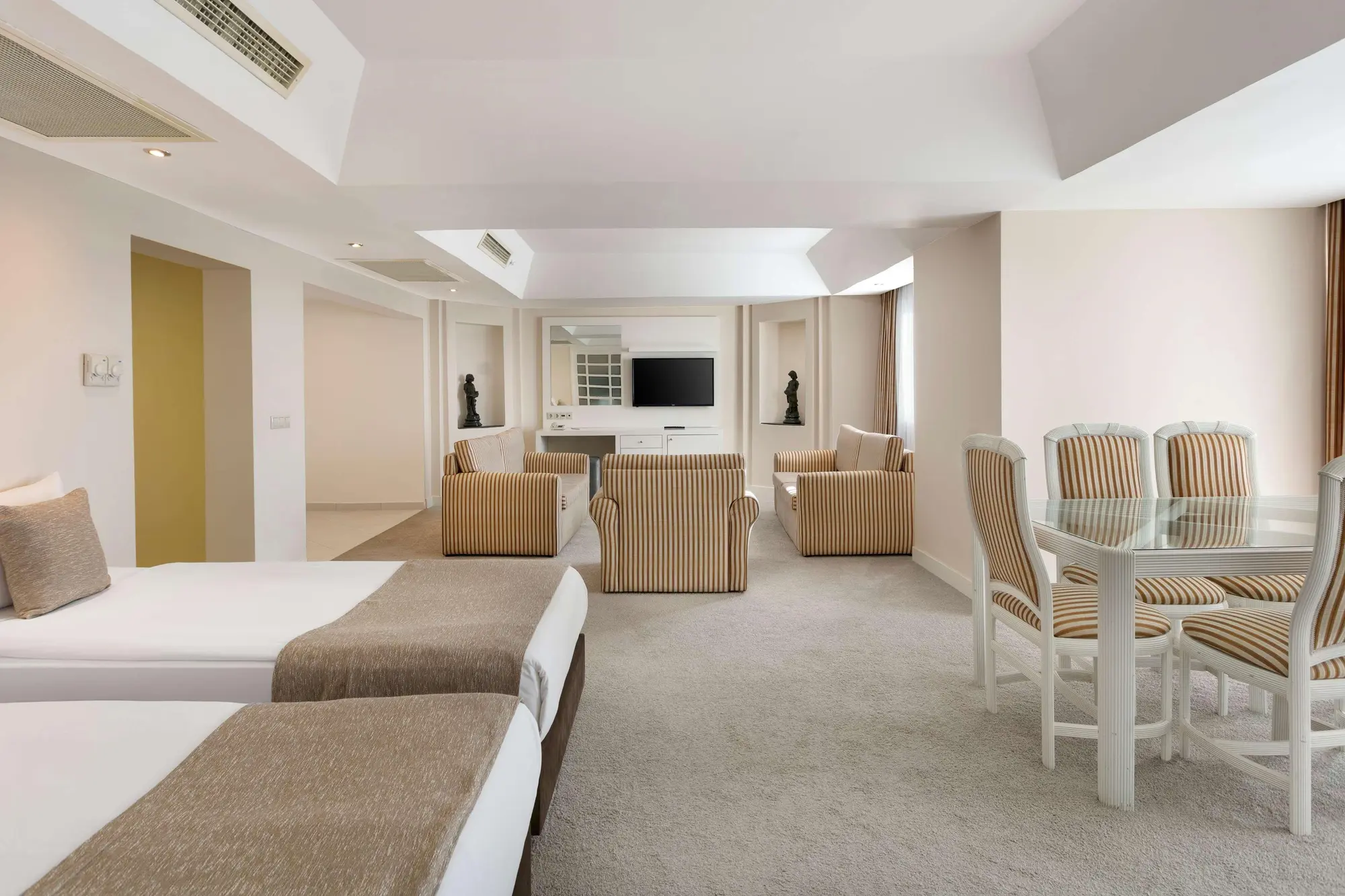 Seven Seas Hotel Blue, Room