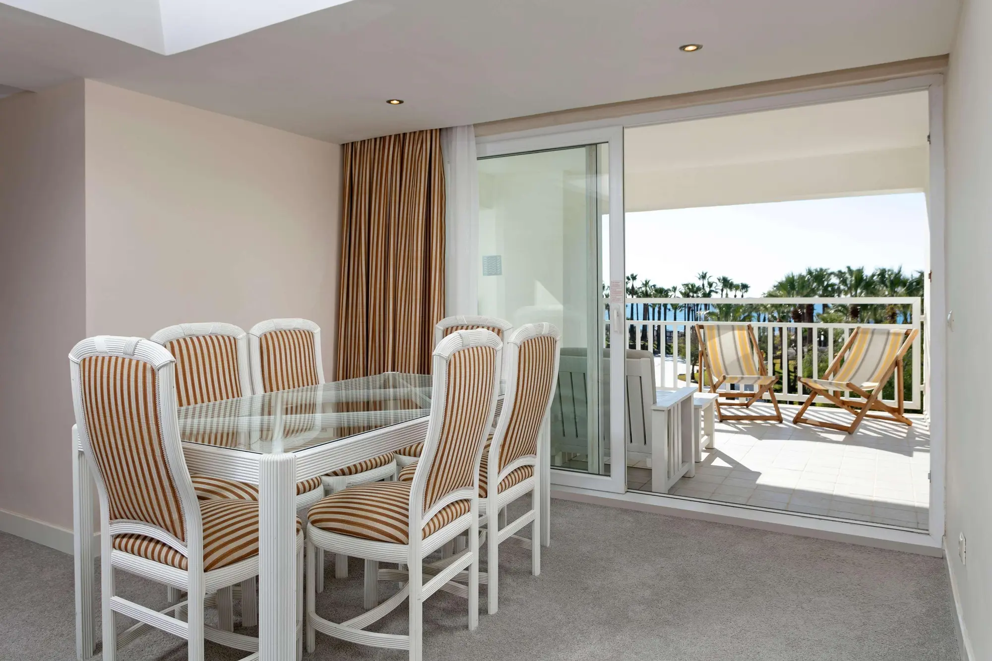 Seven Seas Hotel Blue, Room