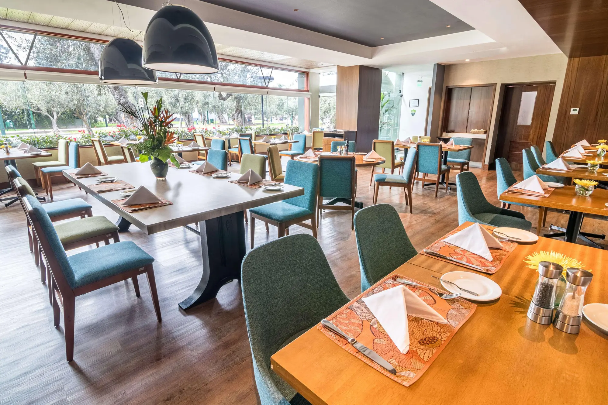 Sonesta Hotel El Olivar, Restaurant