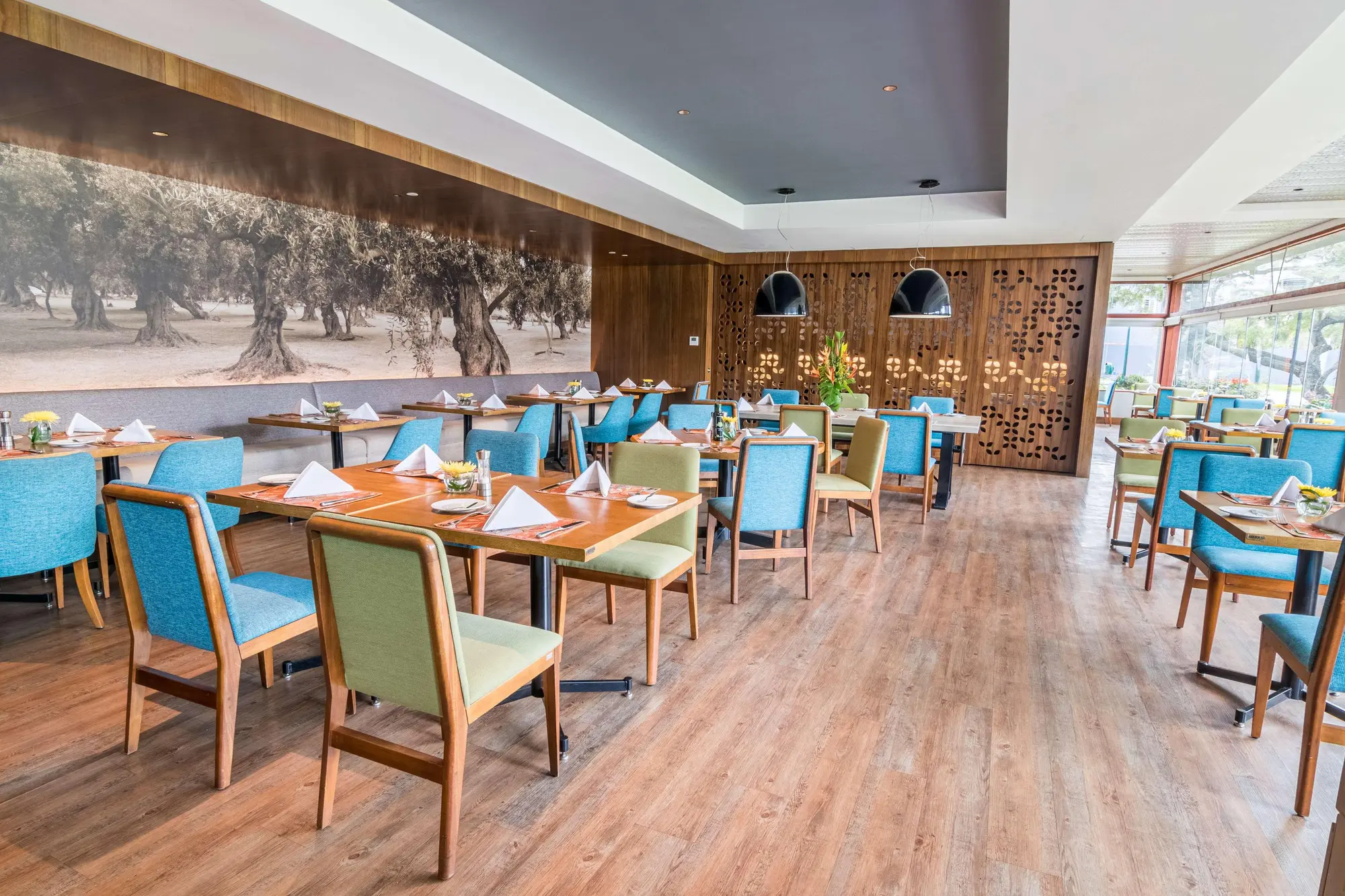 Sonesta Hotel El Olivar, Restaurant