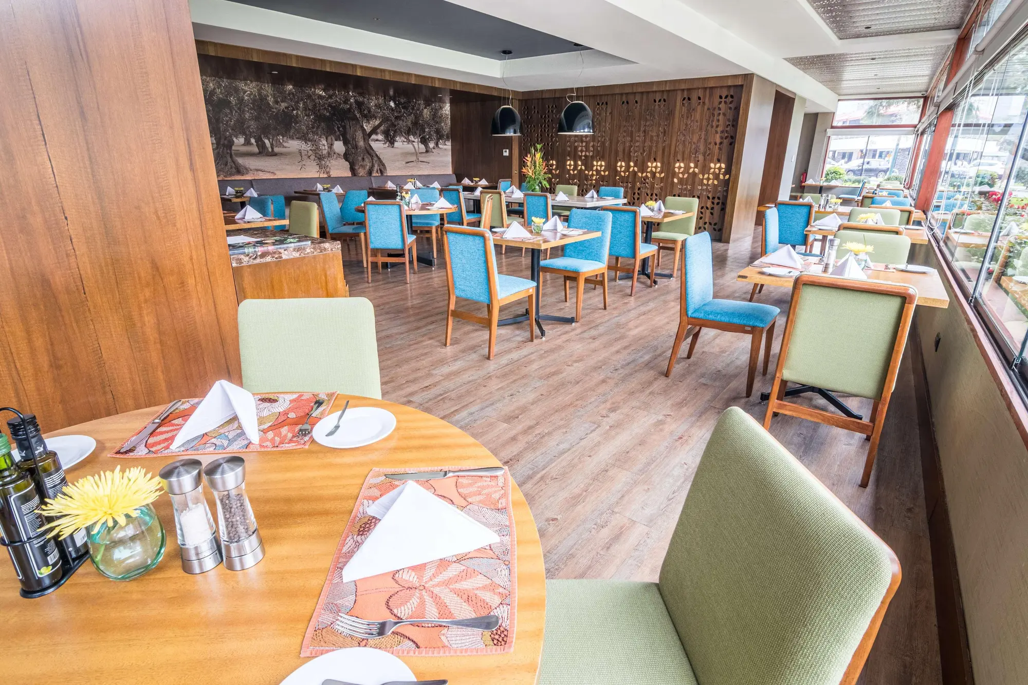 Sonesta Hotel El Olivar, Restaurant