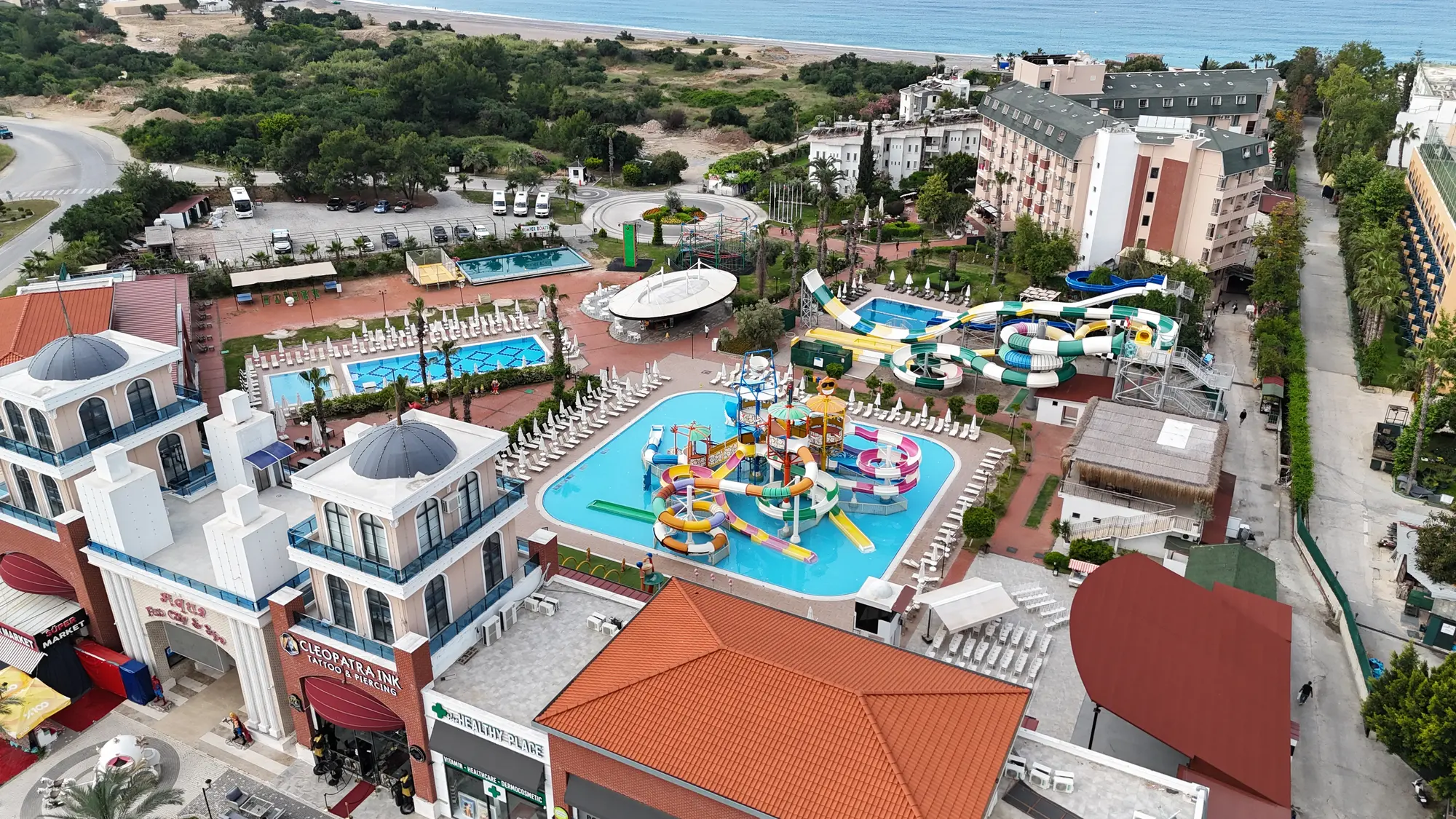 Club Aqua Plaza, General view