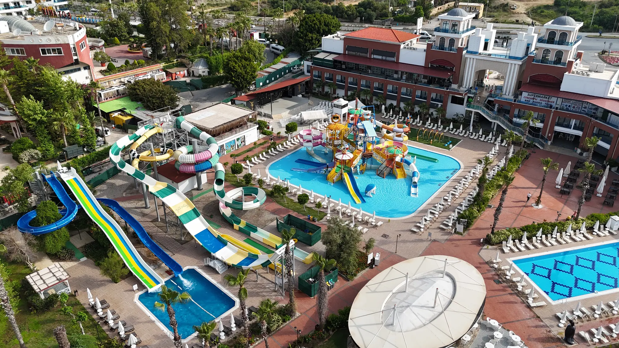 Club Aqua Plaza, General view