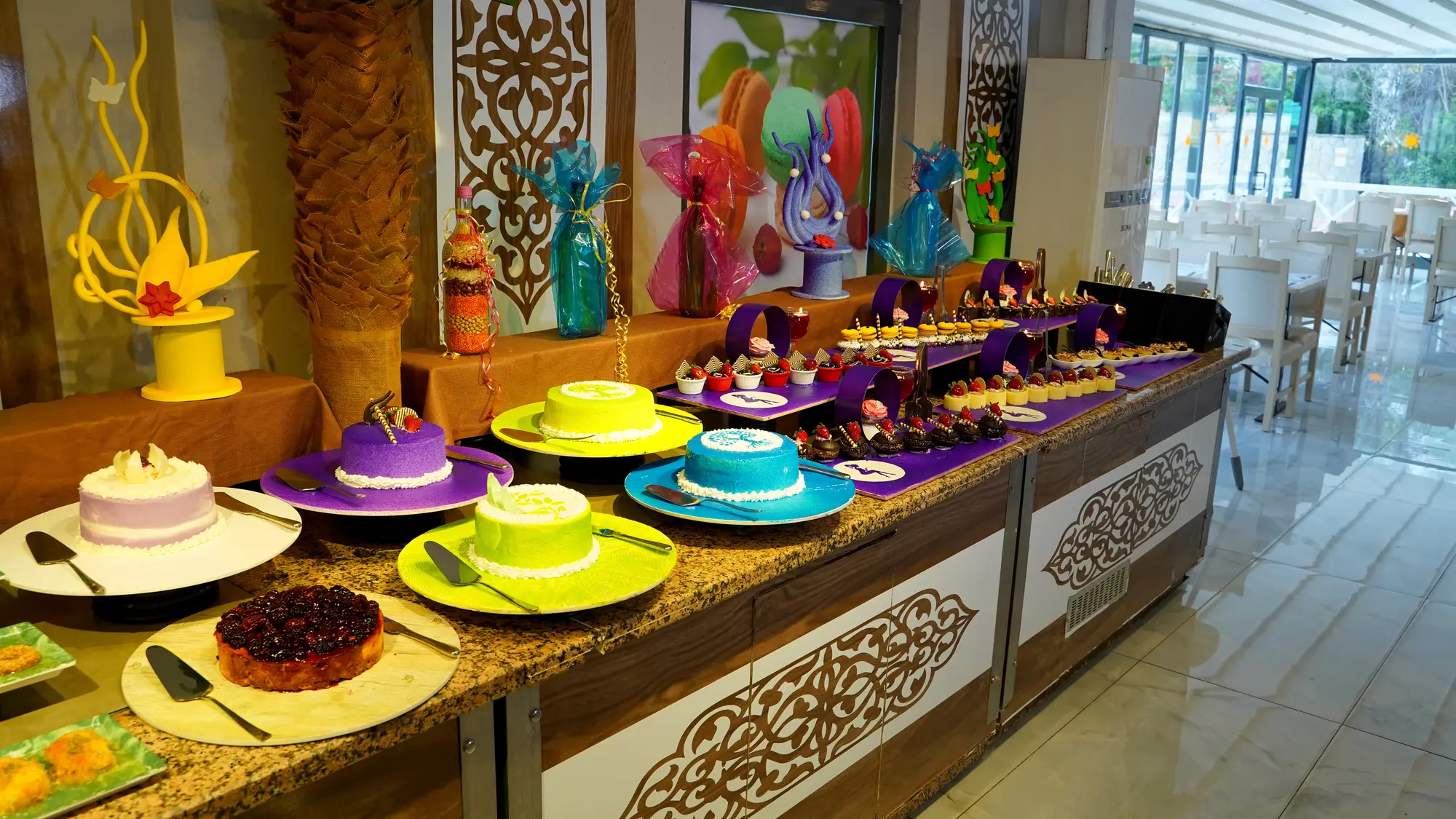 Club Aqua Plaza, Restaurant