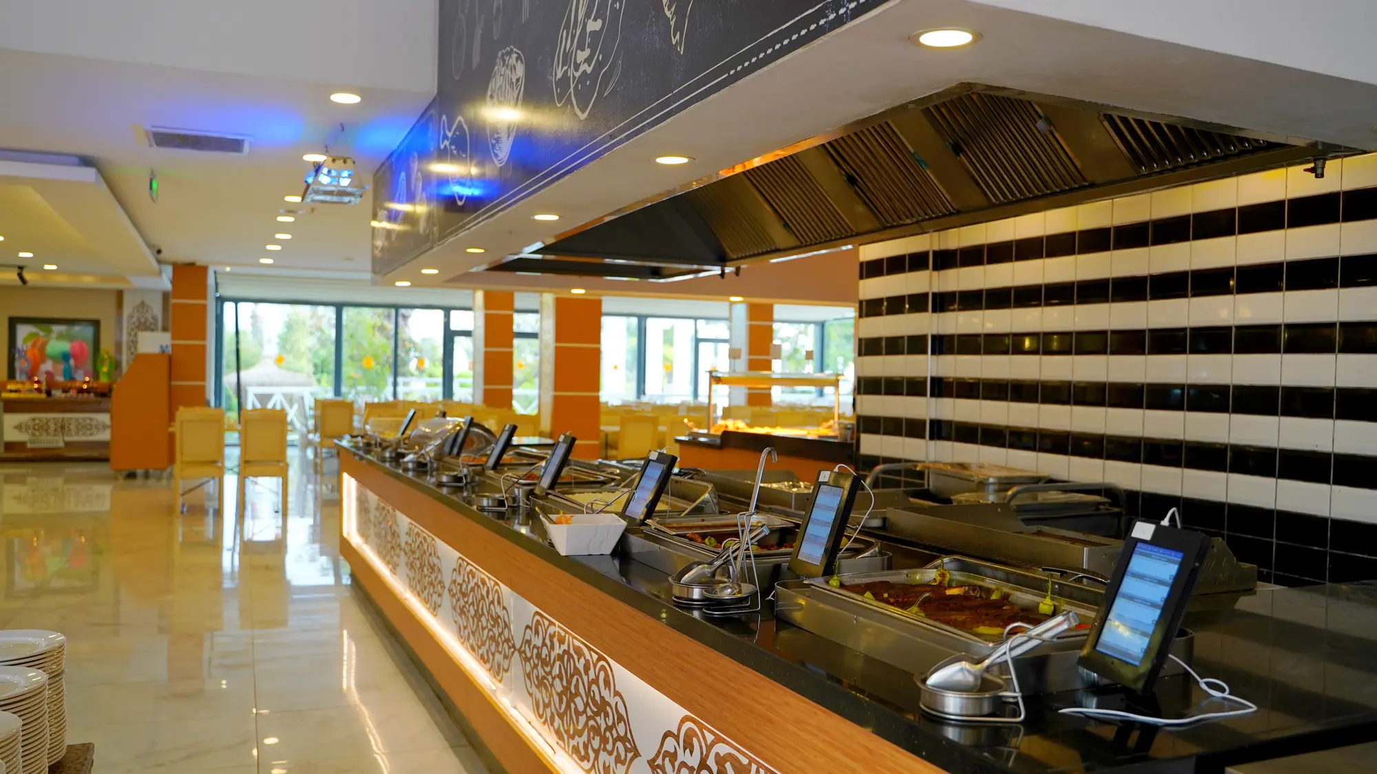 Club Aqua Plaza, Restaurant