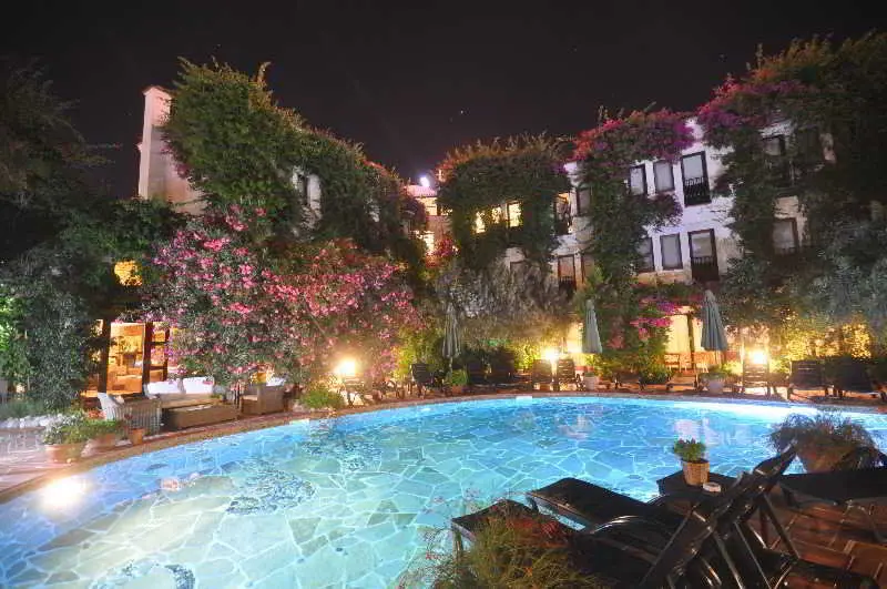 El Vino Hotel Suites, General view