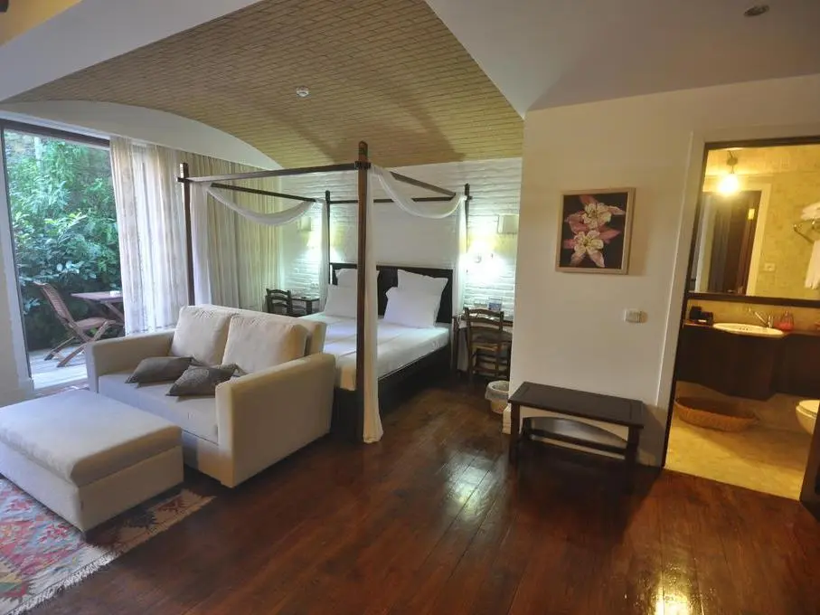 El Vino Hotel Suites, General view