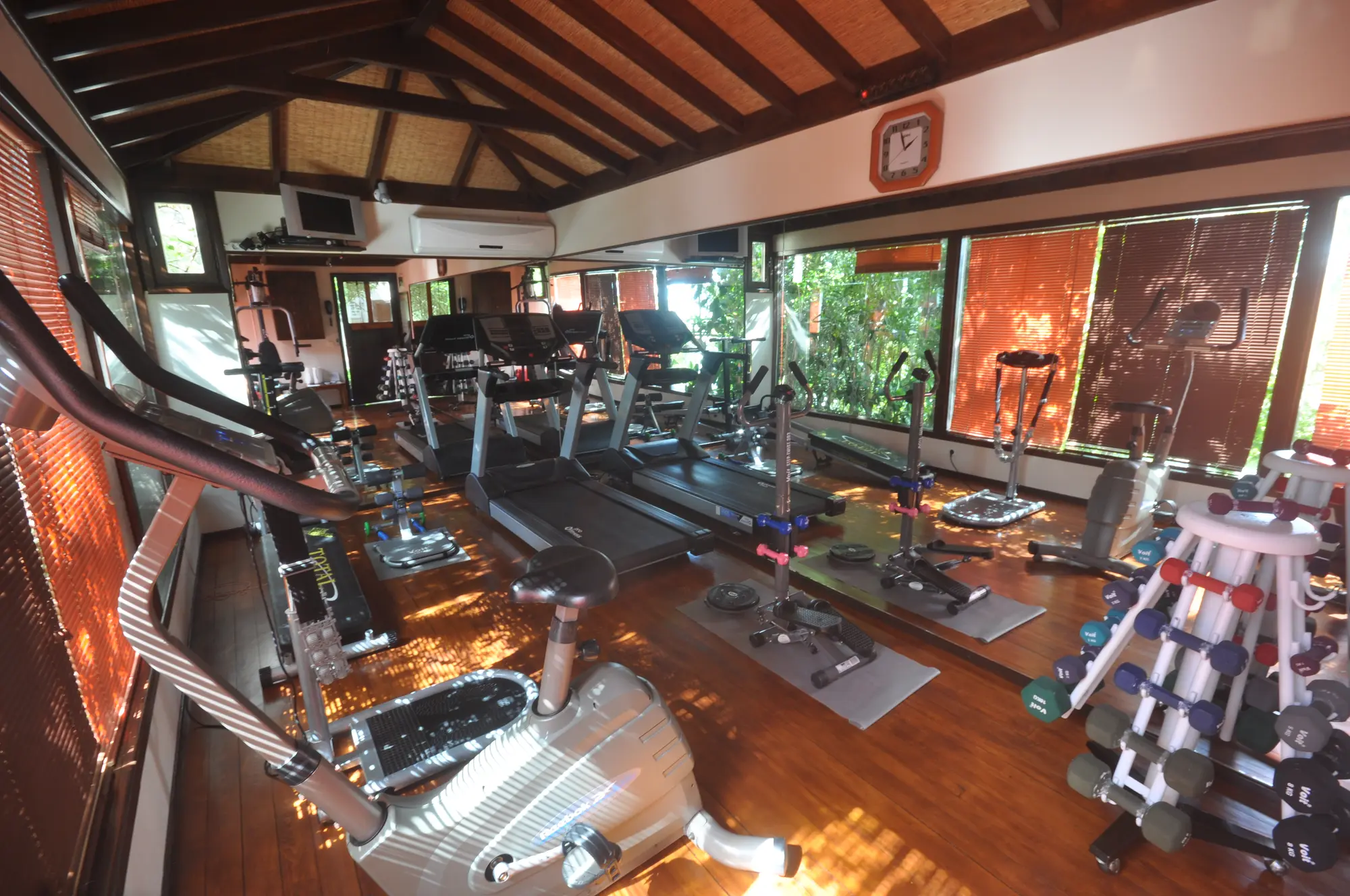 El Vino Hotel Suites, Sports and Entertainment
