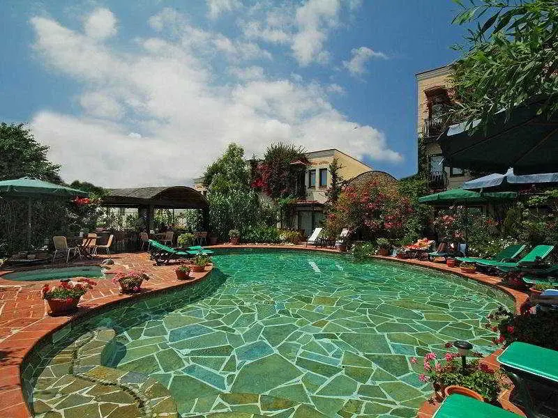 El Vino Hotel Suites, Pool