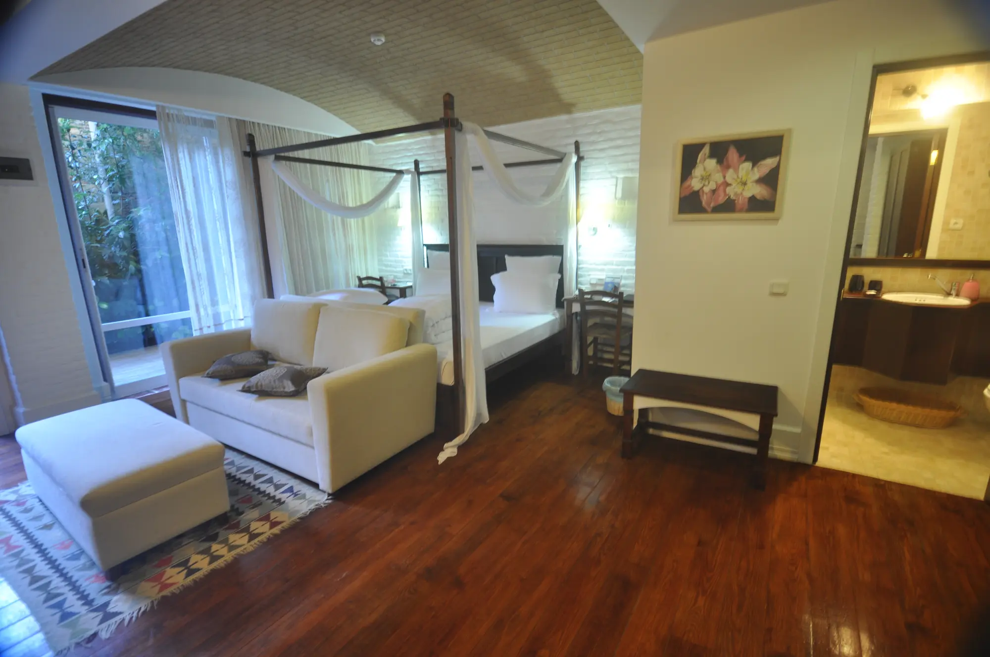 El Vino Hotel Suites, Room