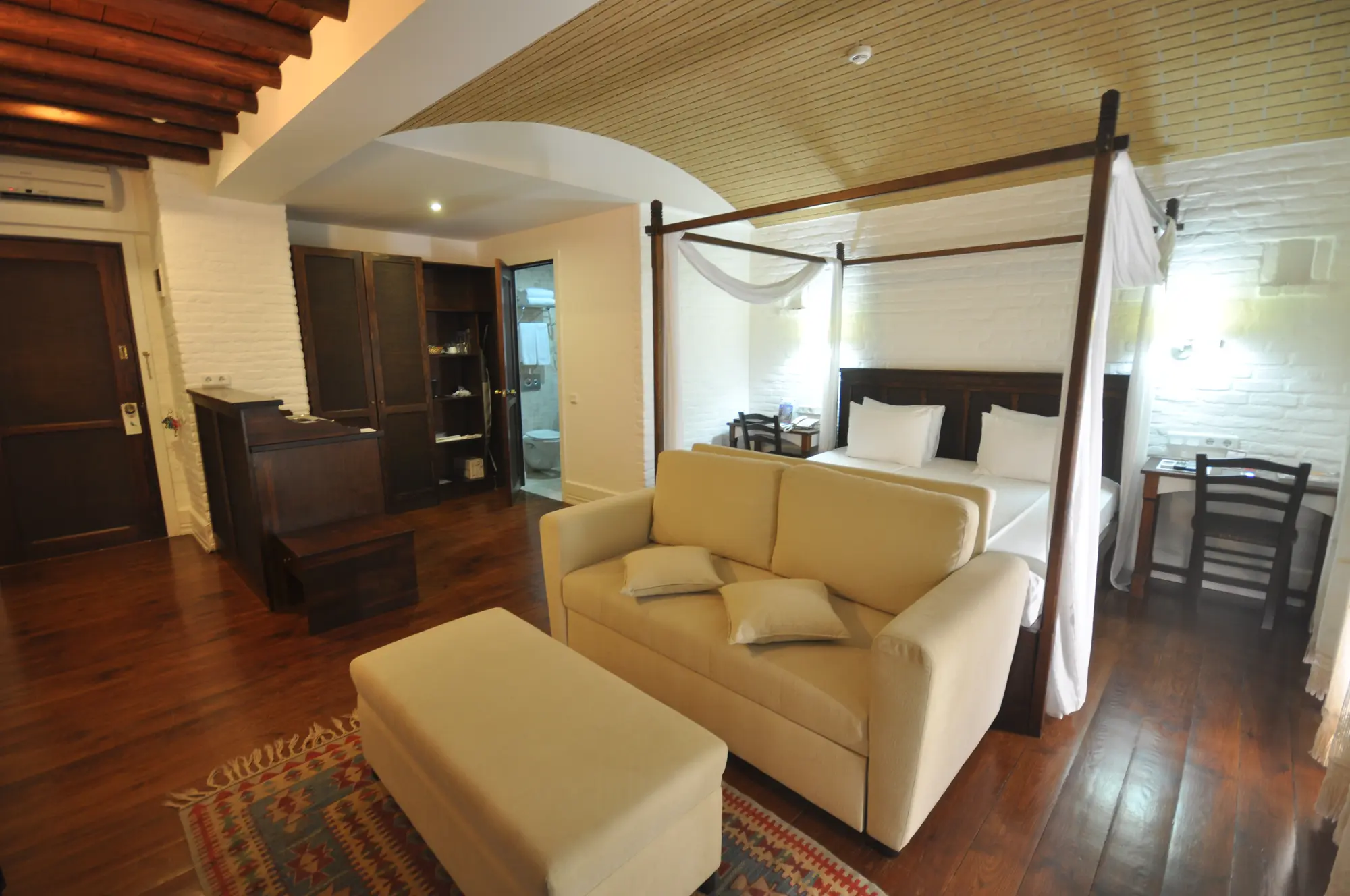 El Vino Hotel Suites, Room