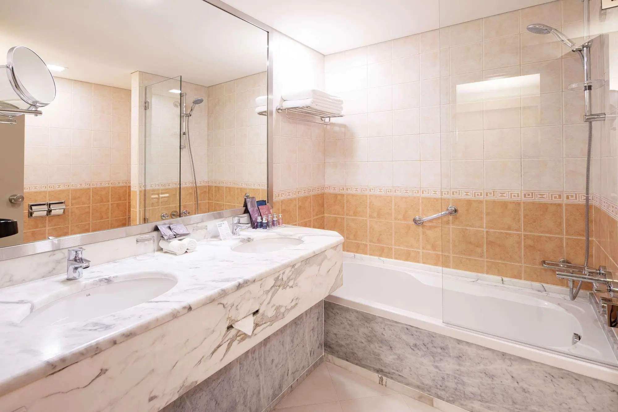 Occidental Sharjah Grand, Room
