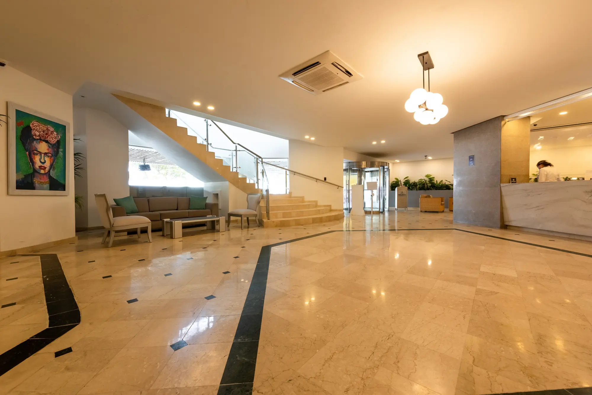 Regatta Cartagena, Lobby