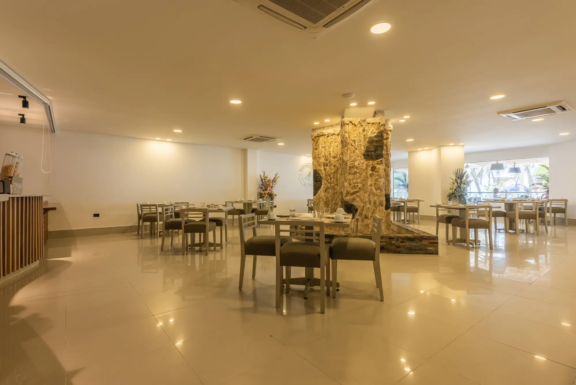 Regatta Cartagena, Restaurant