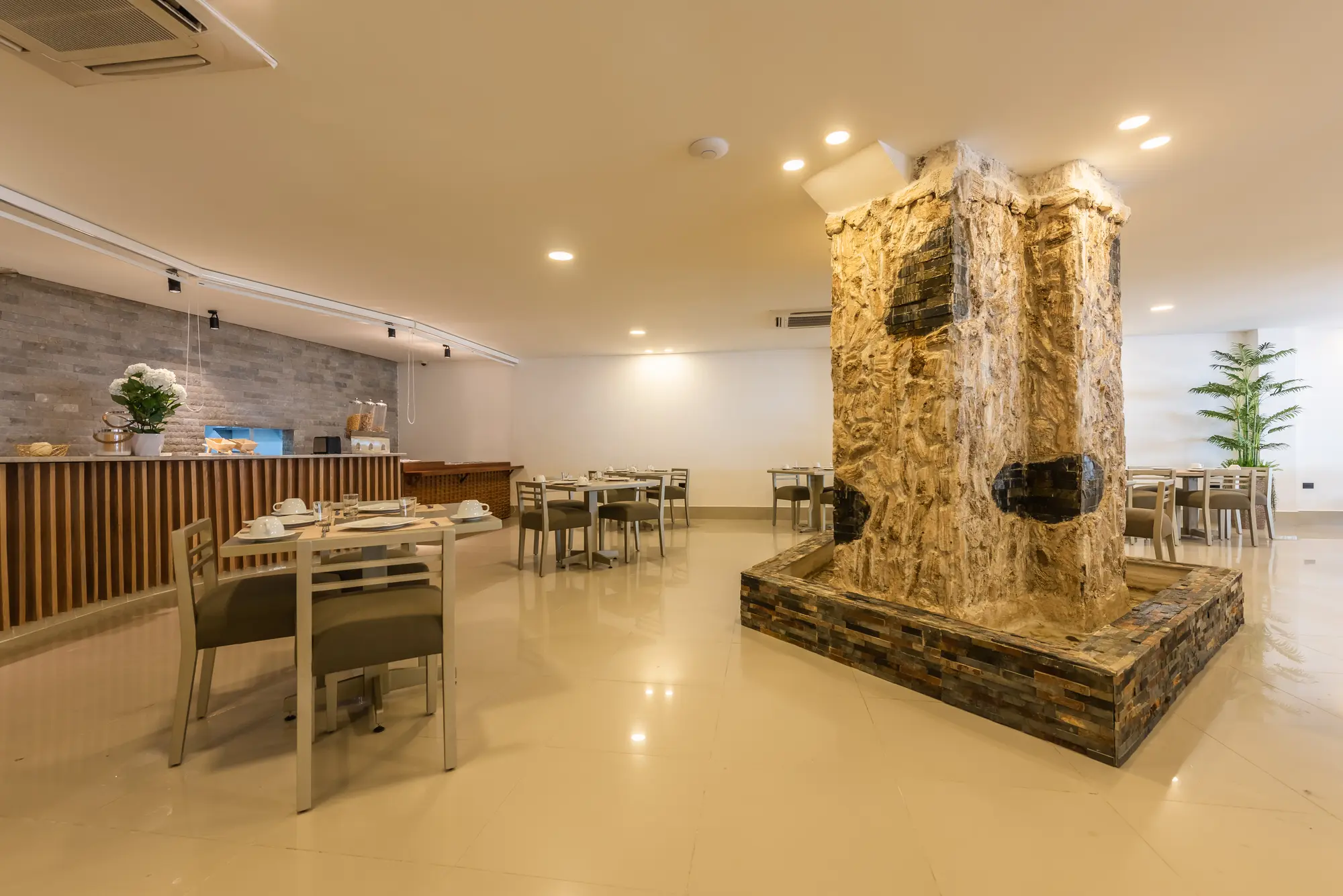 Regatta Cartagena, Restaurant