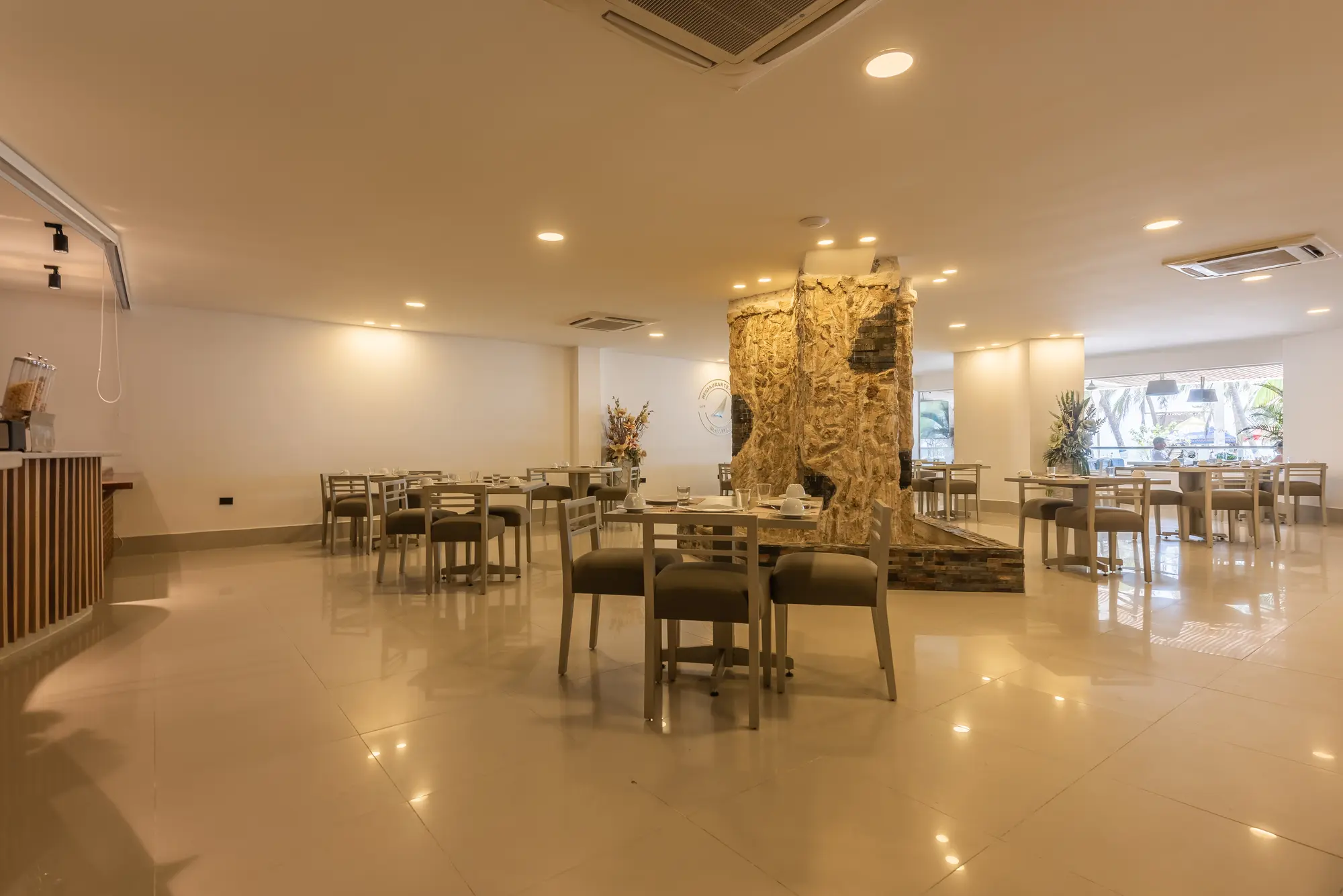 Regatta Cartagena, Restaurant