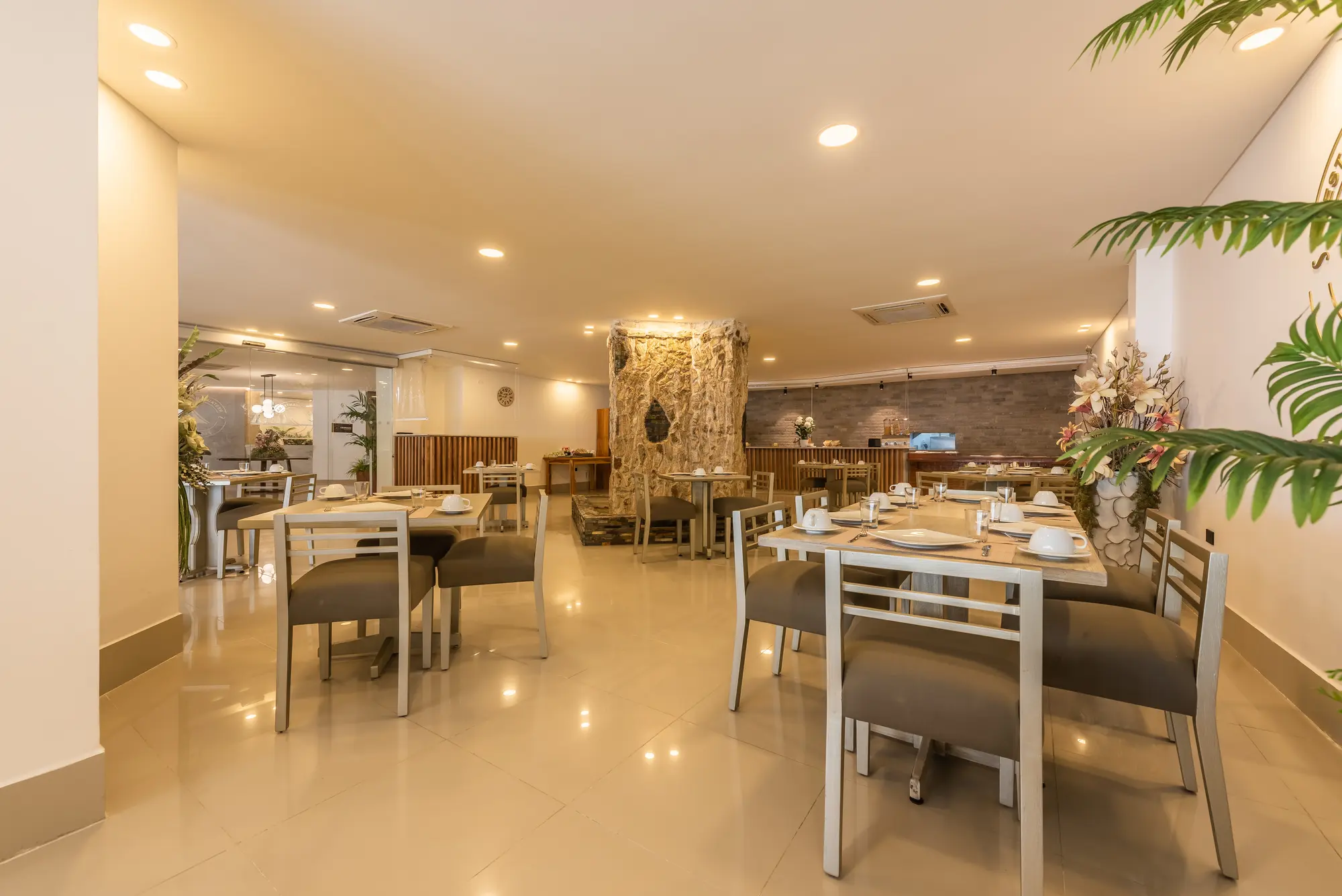 Regatta Cartagena, Restaurant