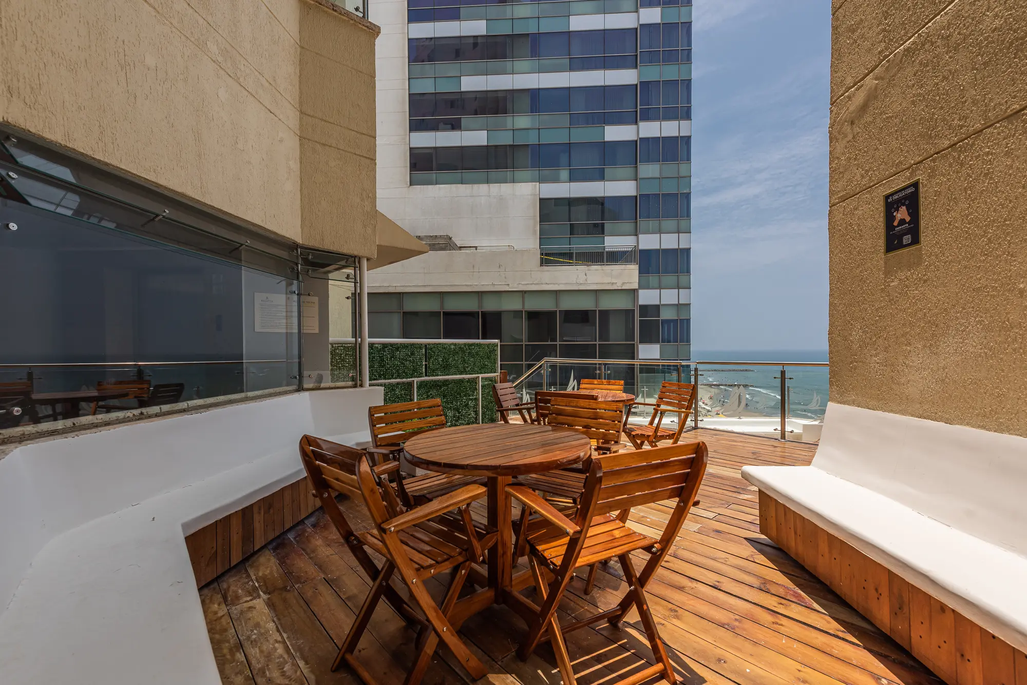 Regatta Cartagena, Terrace