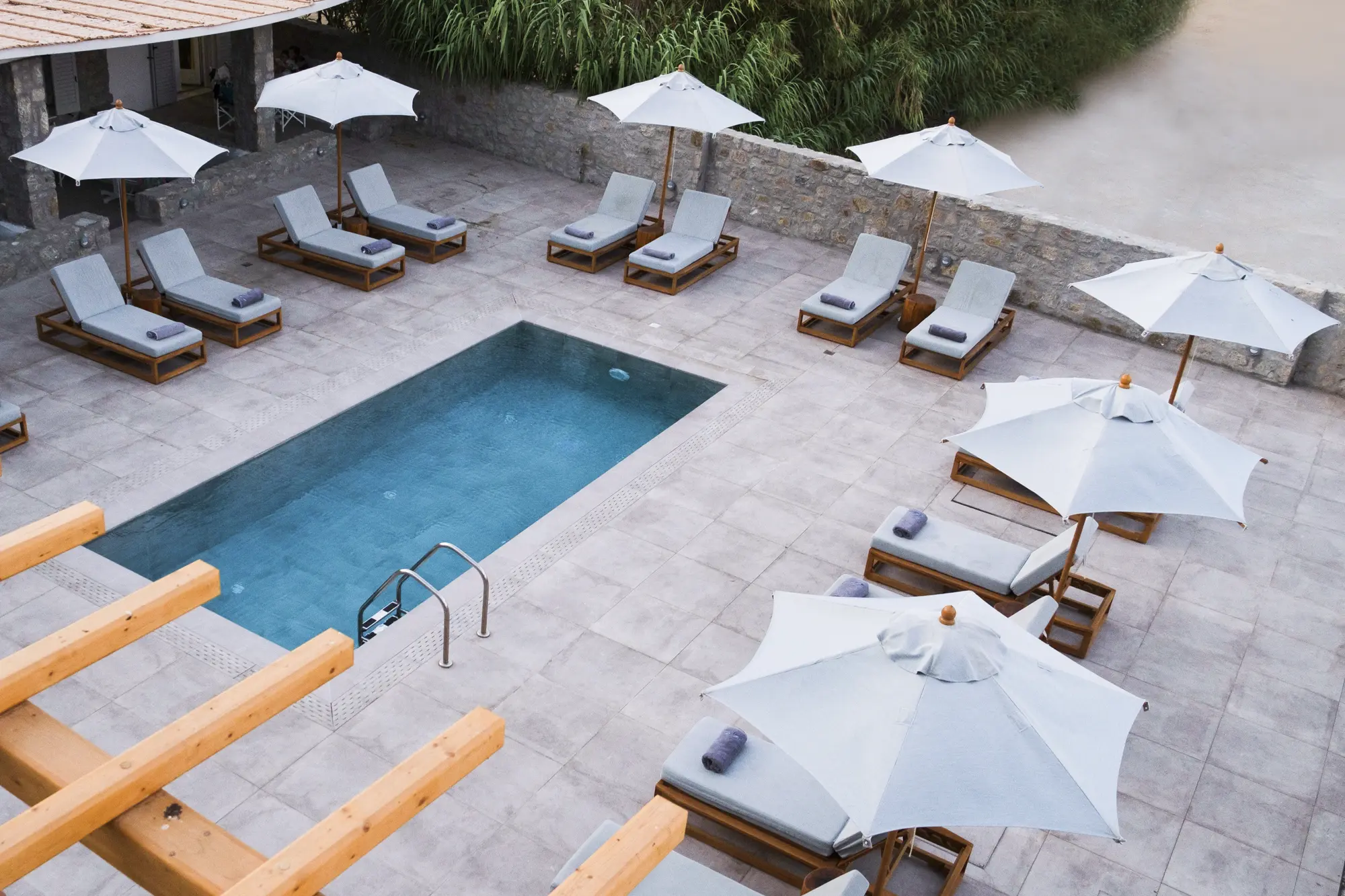 Argo, Pool