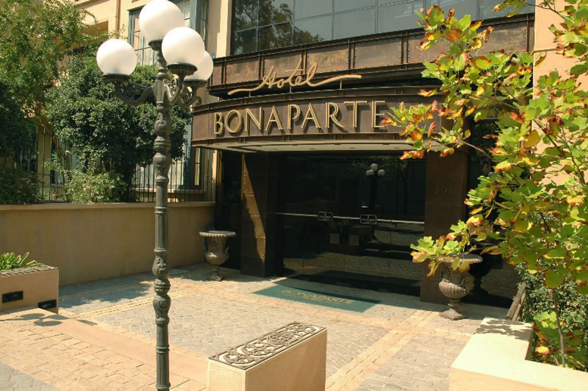 Park Plaza Bonaparte, General view