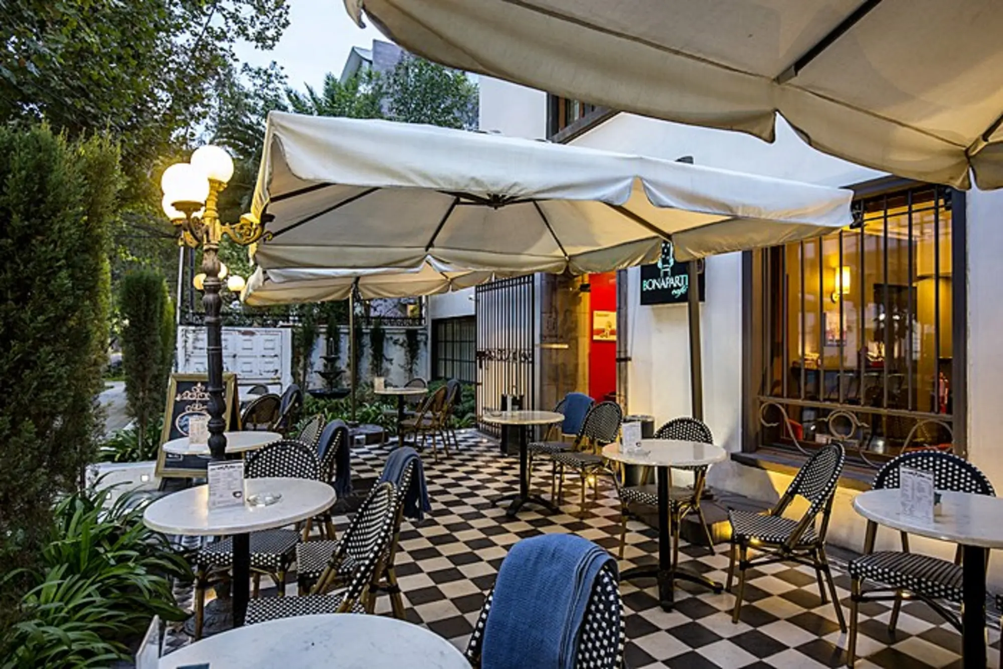 Park Plaza Bonaparte, General view
