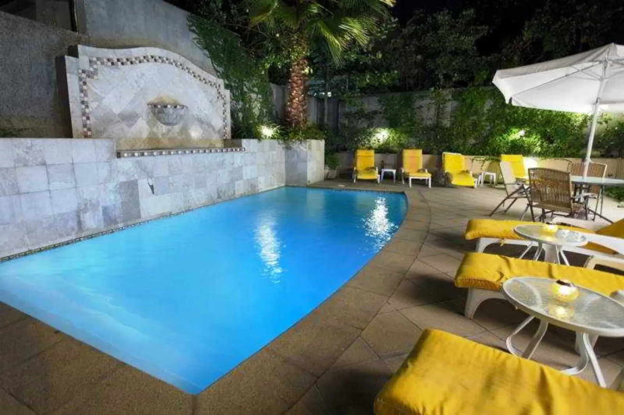 Park Plaza Bonaparte, Pool
