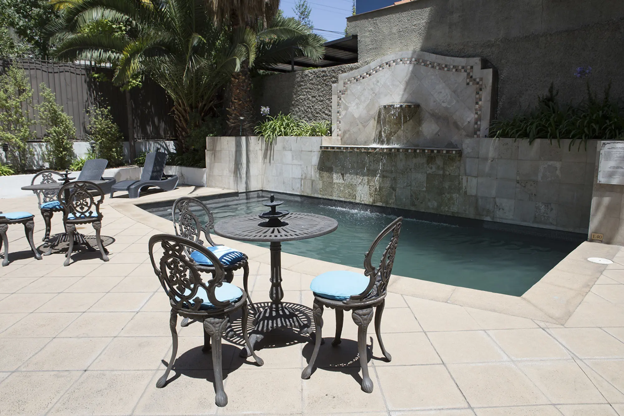 Park Plaza Bonaparte, Pool