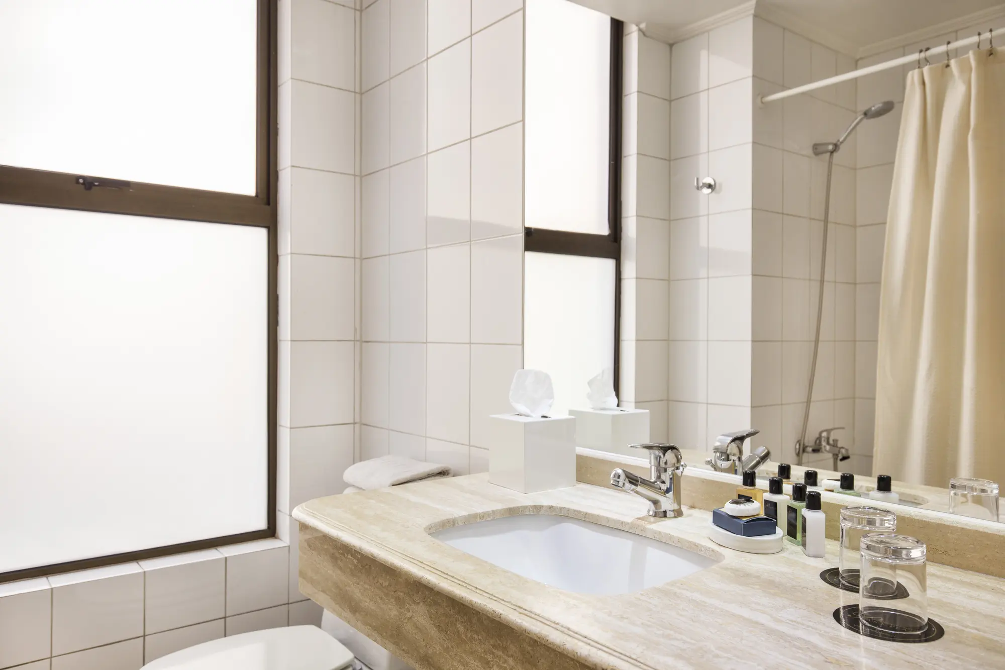 Park Plaza Bonaparte, Room