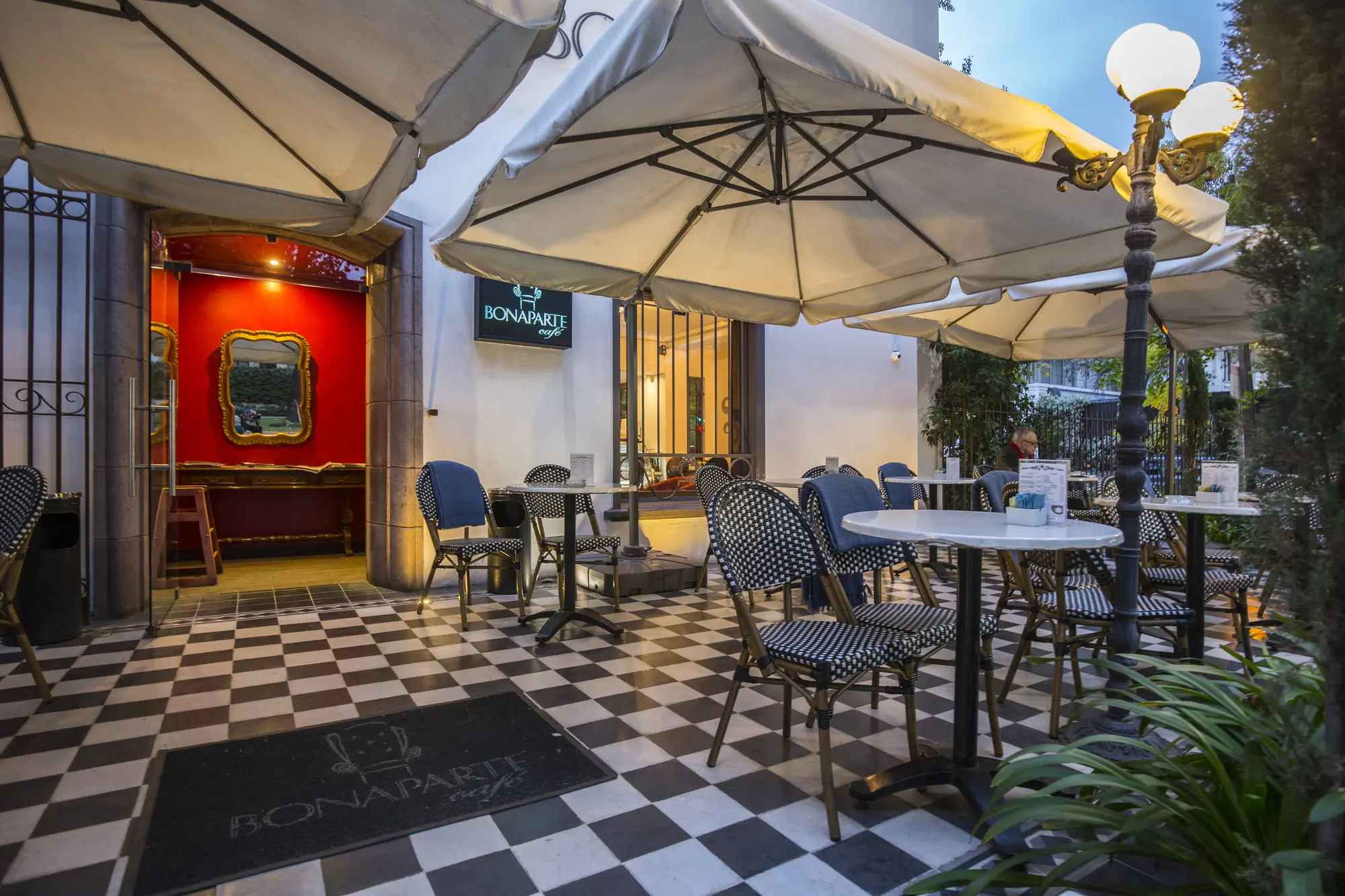 Park Plaza Bonaparte, Terrace