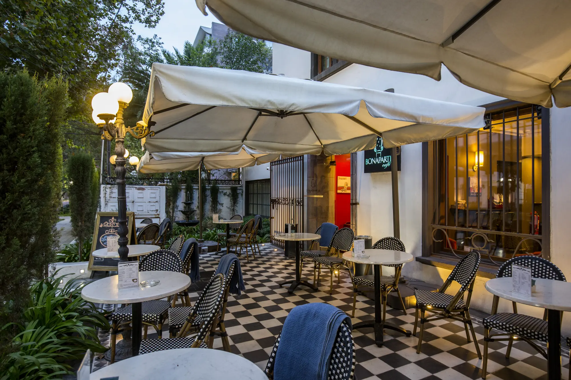 Park Plaza Bonaparte, Terrace