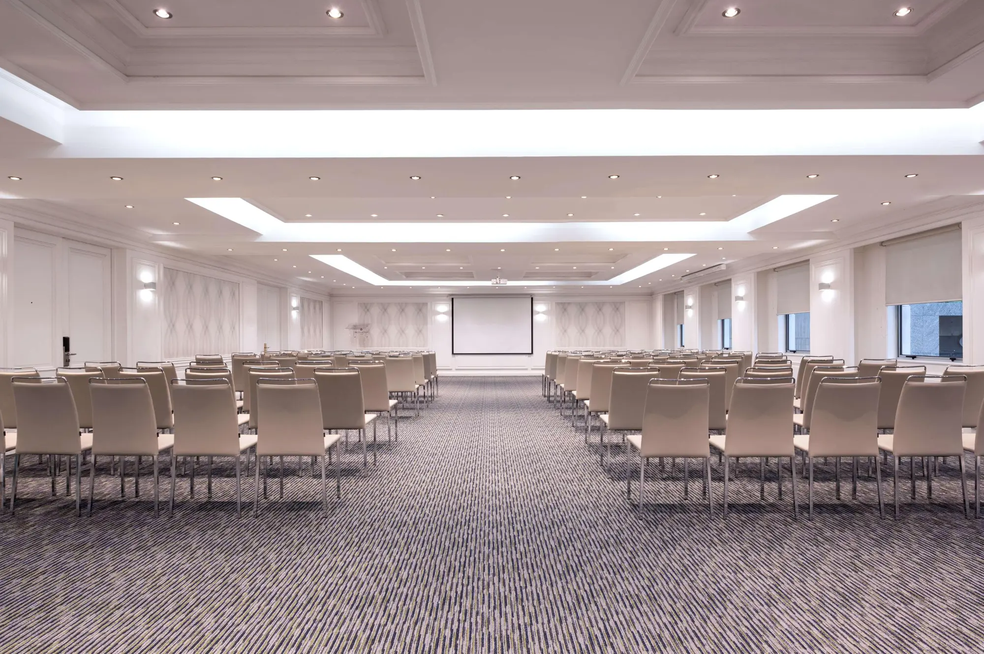 NH Collection Plaza Santiago, Conferences