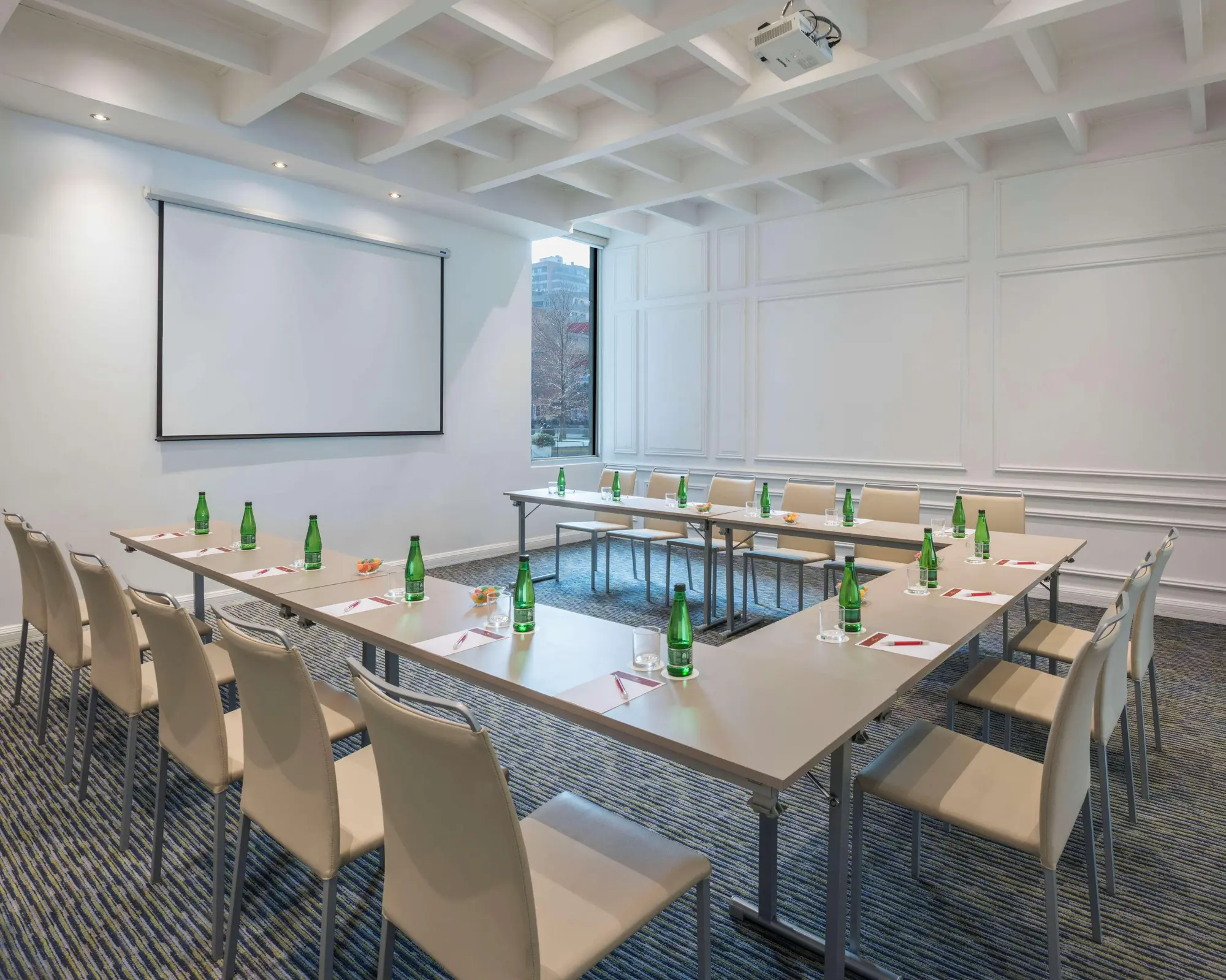 NH Collection Plaza Santiago, Conferences