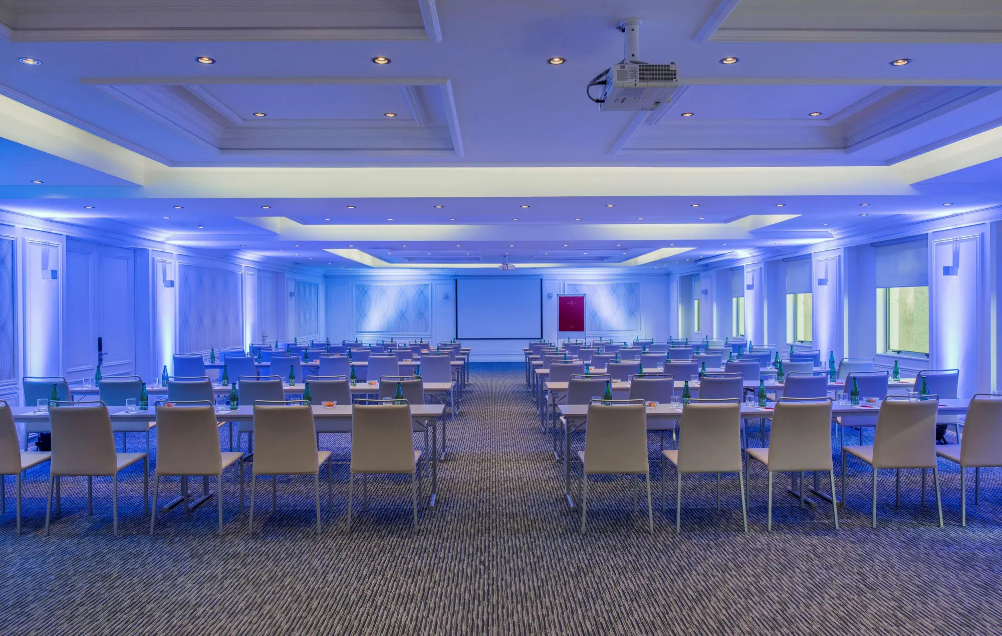 NH Collection Plaza Santiago, Conferences