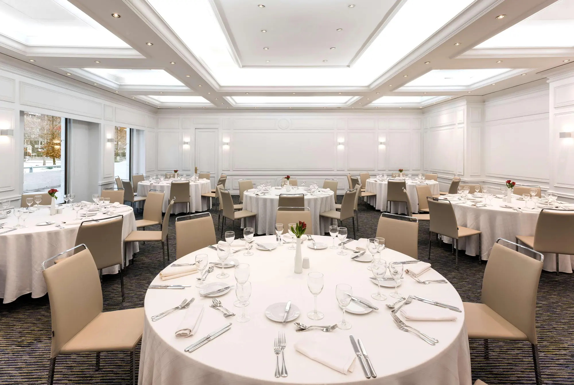 NH Collection Plaza Santiago, Conferences