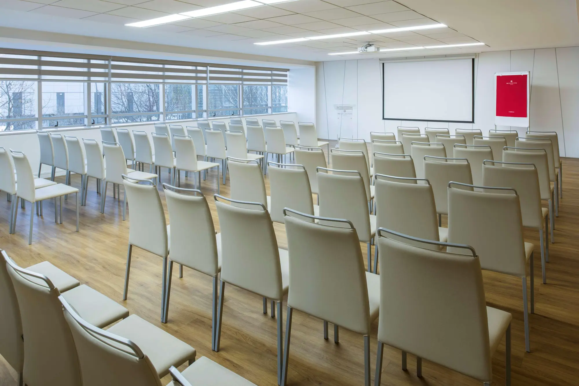 NH Collection Plaza Santiago, Conferences