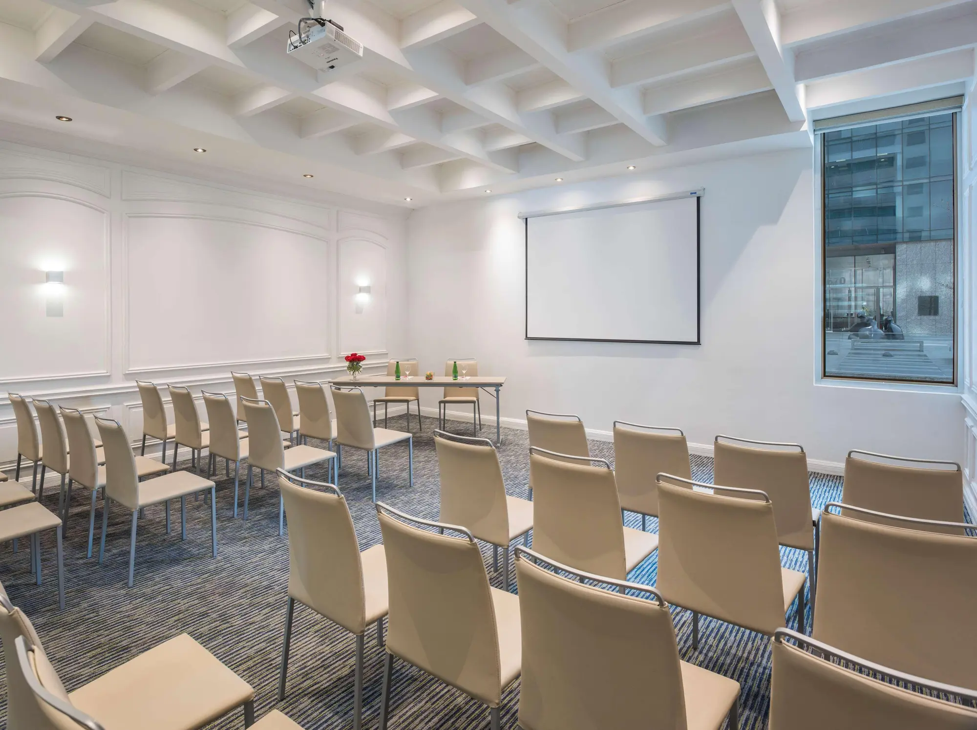 NH Collection Plaza Santiago, Conferences