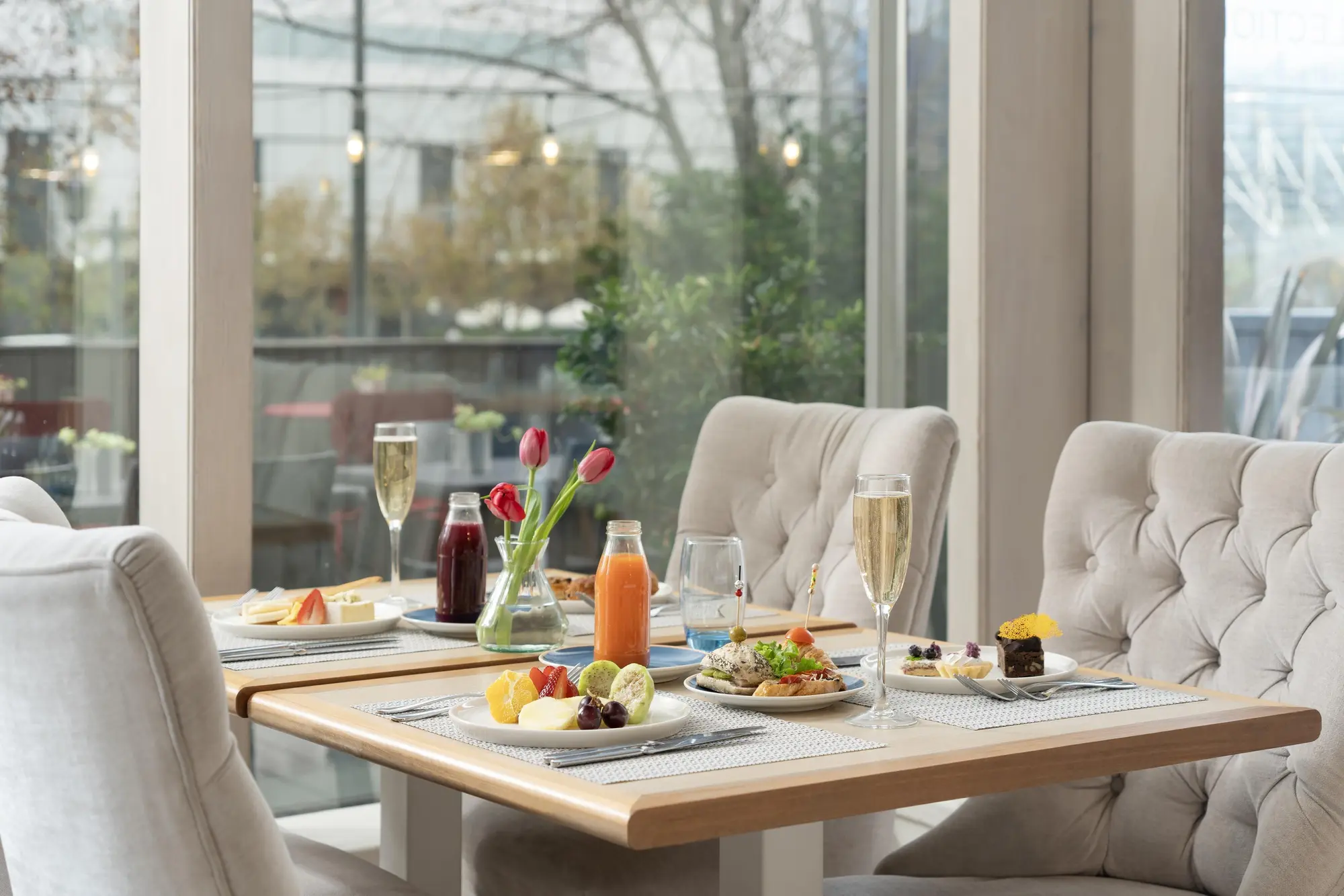 NH Collection Plaza Santiago, Restaurant