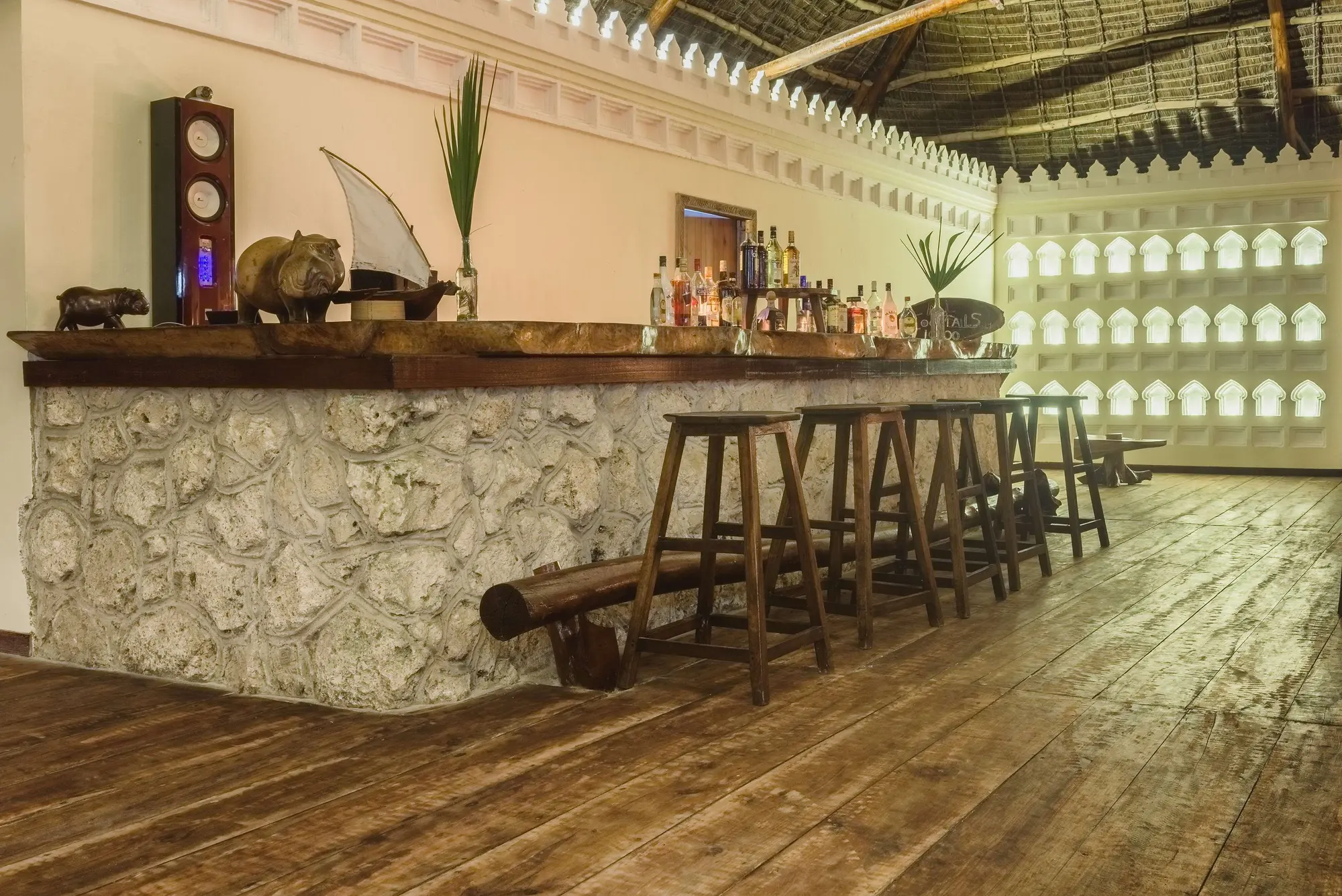 Hakuna Majiwe Beach Resort, Bar