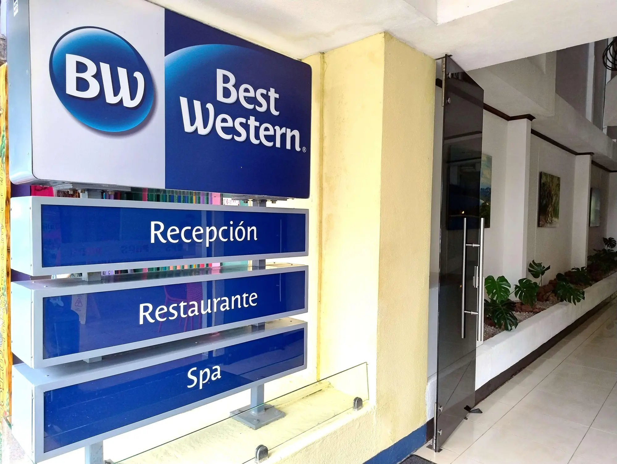 Best Western Hotel & Casino Kamuk, General view