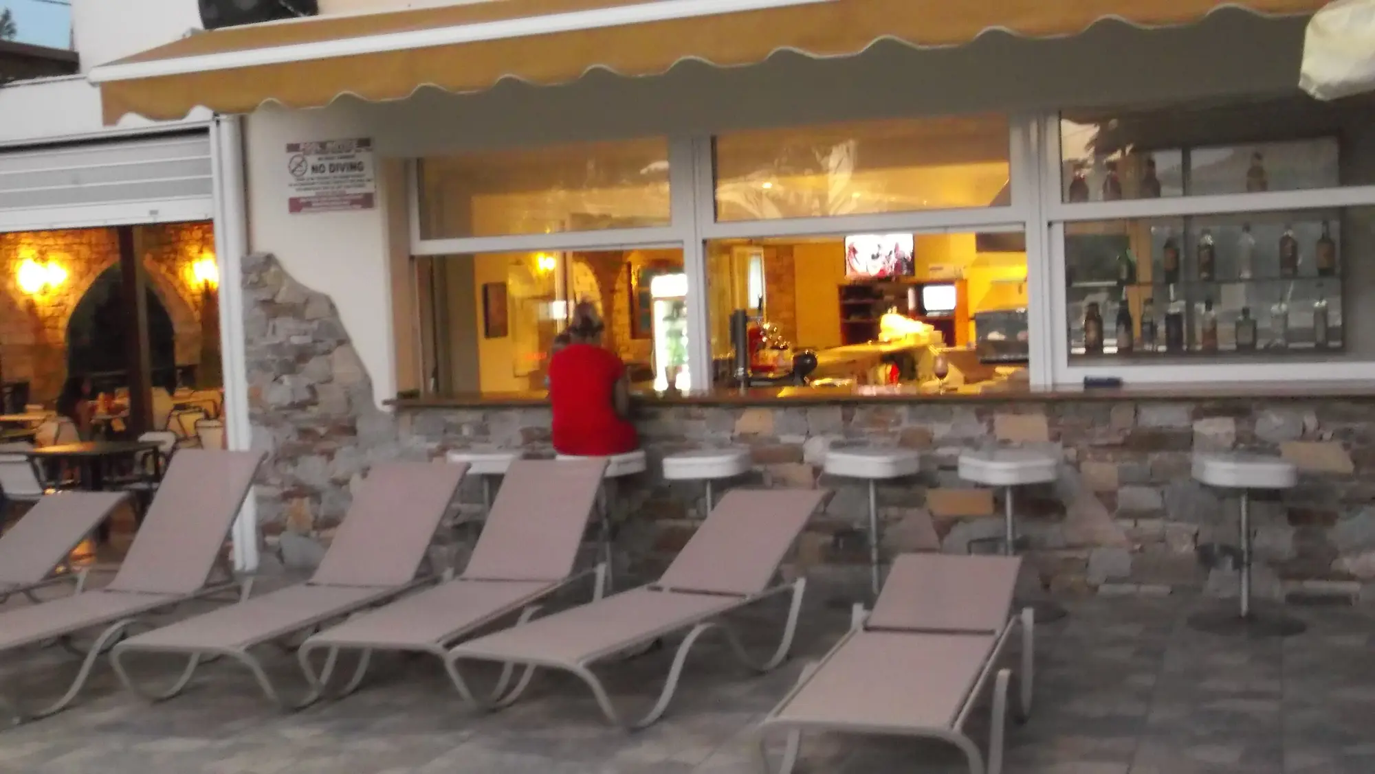 Panorama Studios, Bar