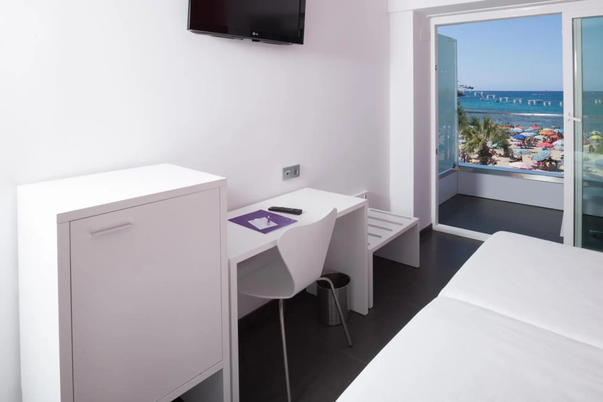 Brisa, Room