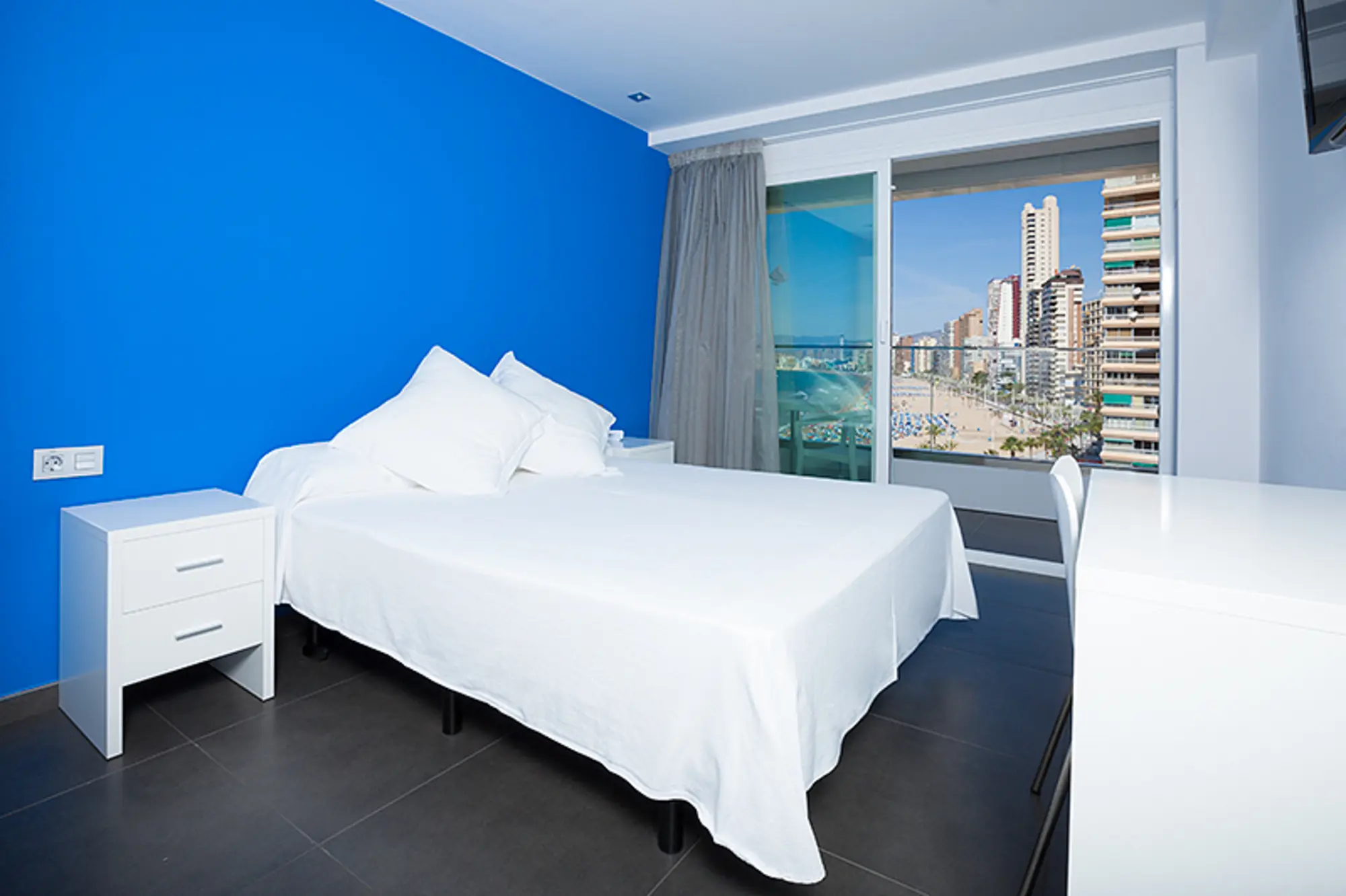 Brisa, Room
