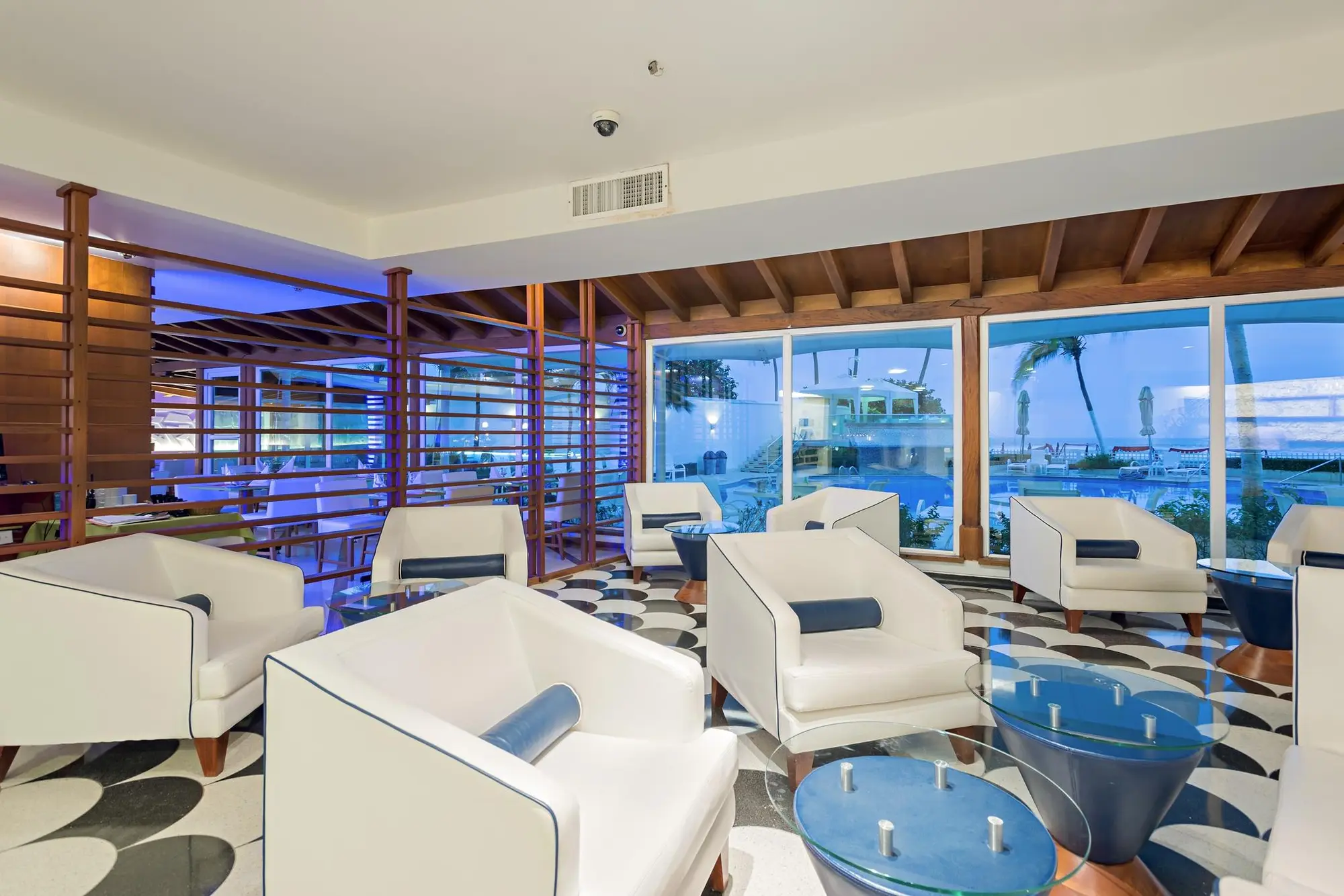 Dann Cartagena, Lobby