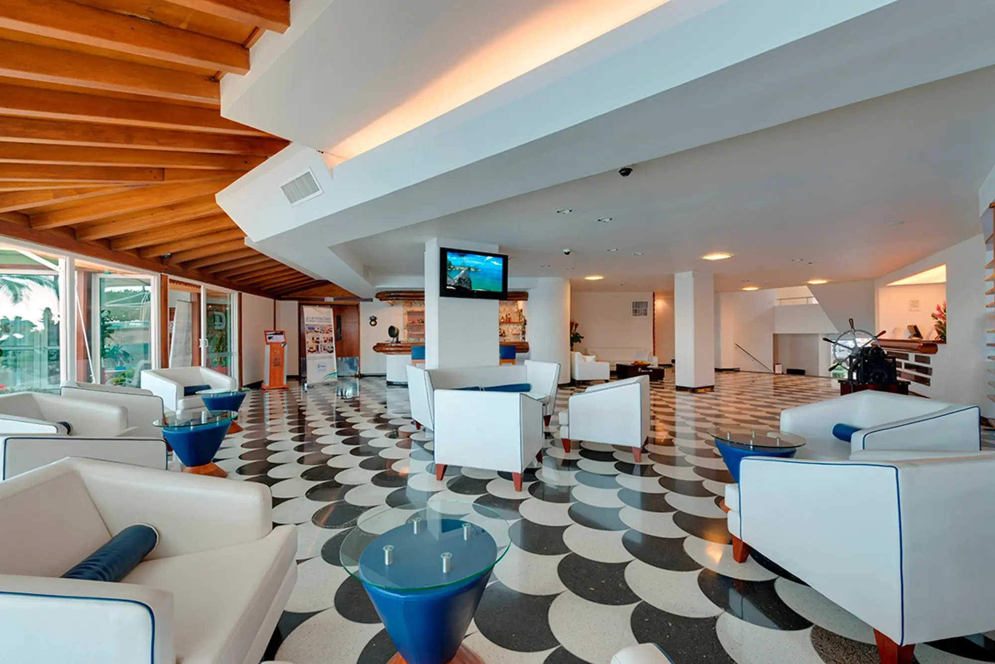 Dann Cartagena, Lobby