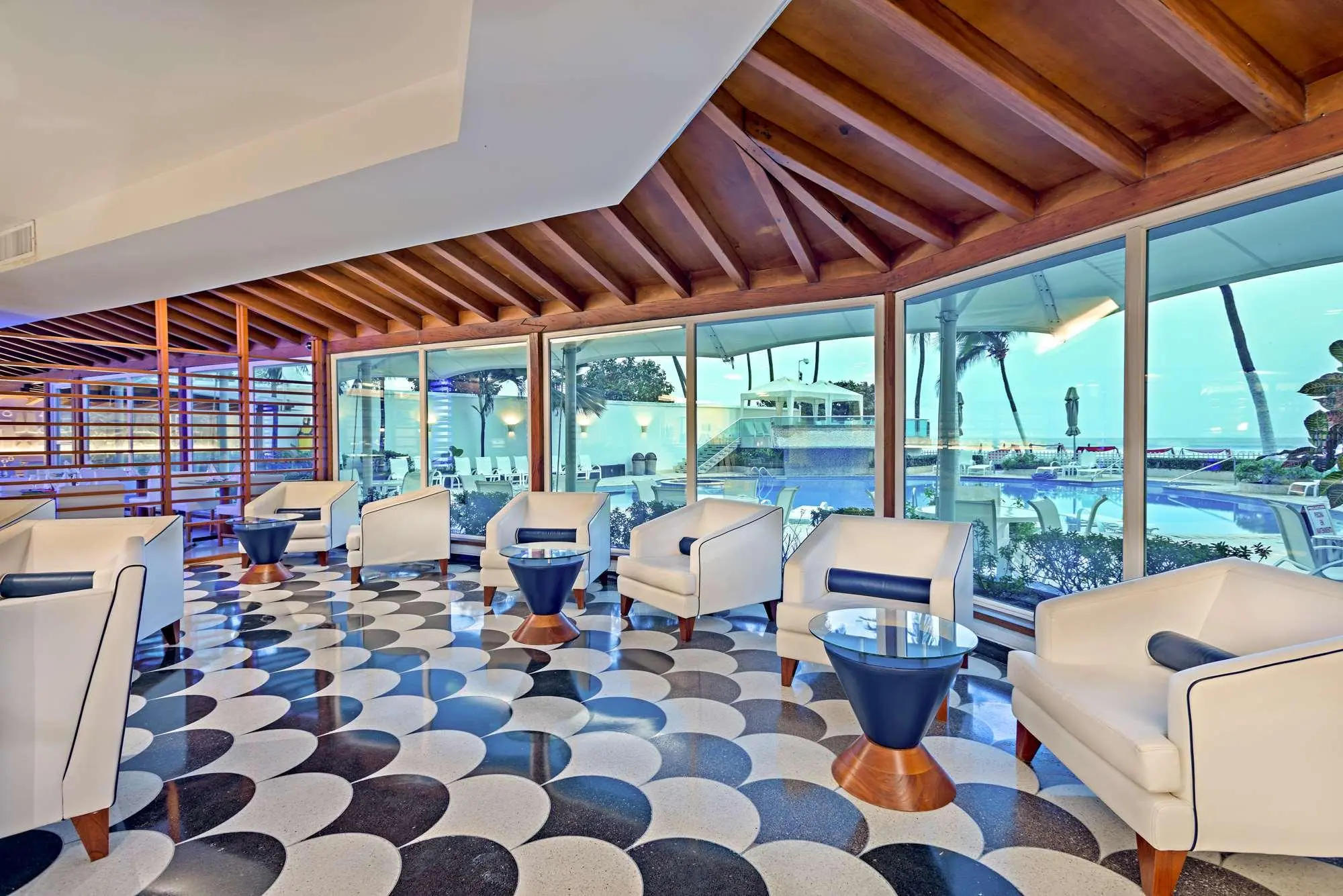 Dann Cartagena, Lobby