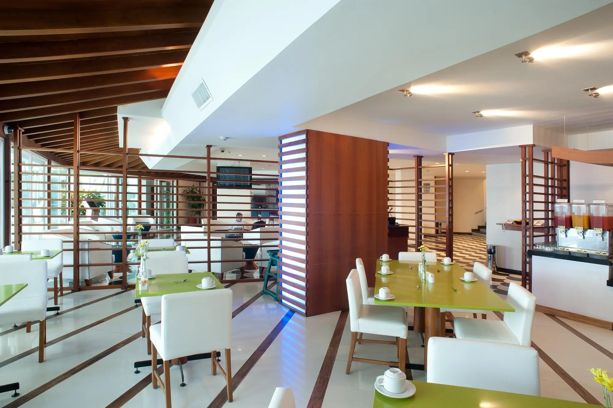 Dann Cartagena, Restaurant