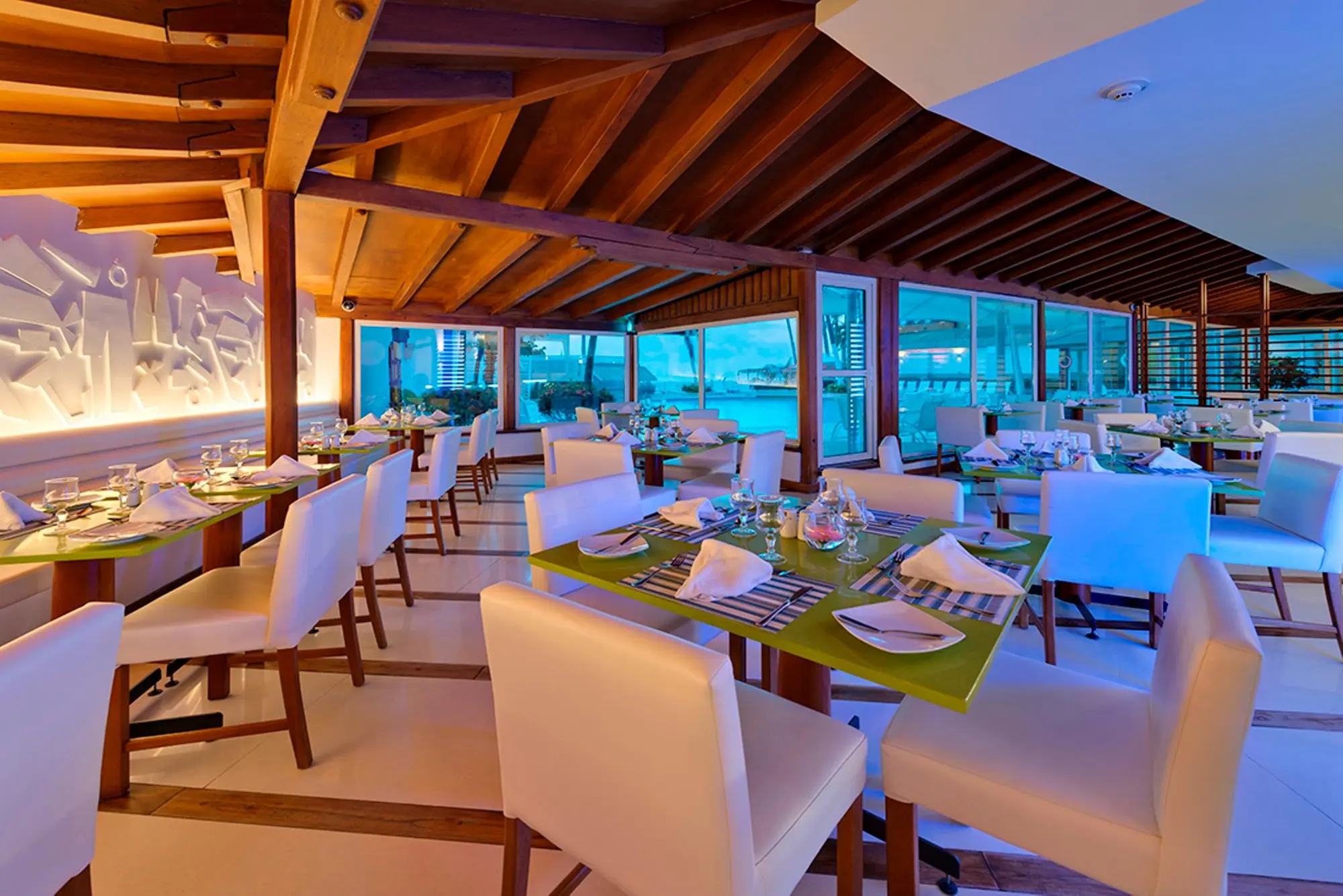 Dann Cartagena, Restaurant
