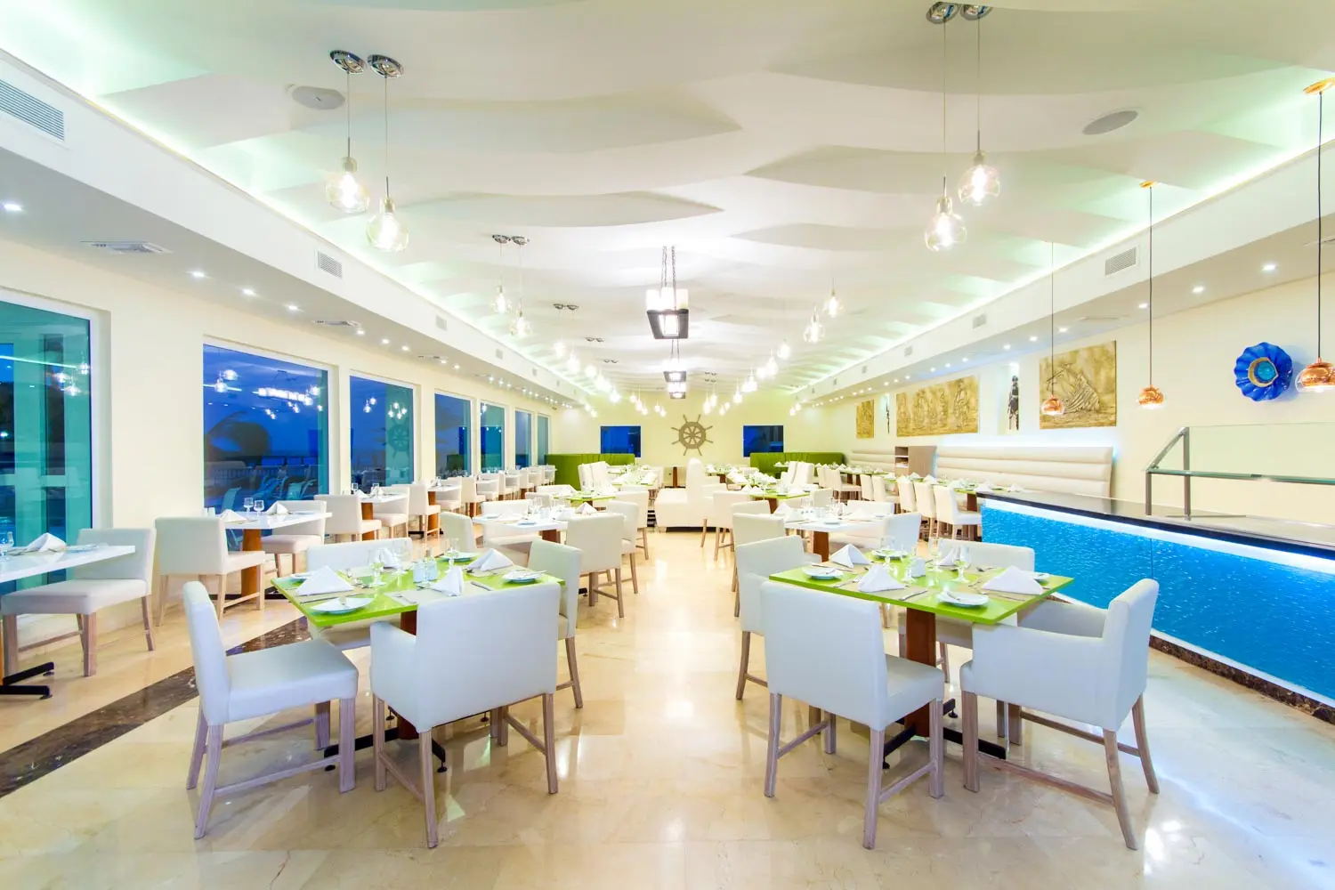 Dann Cartagena, Restaurant
