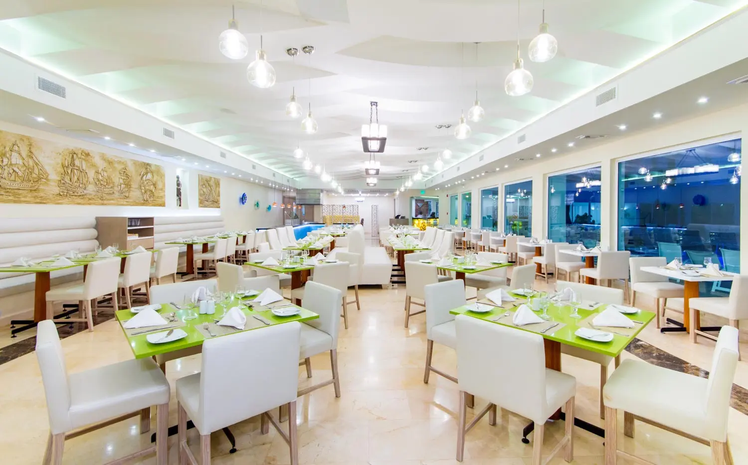 Dann Cartagena, Restaurant